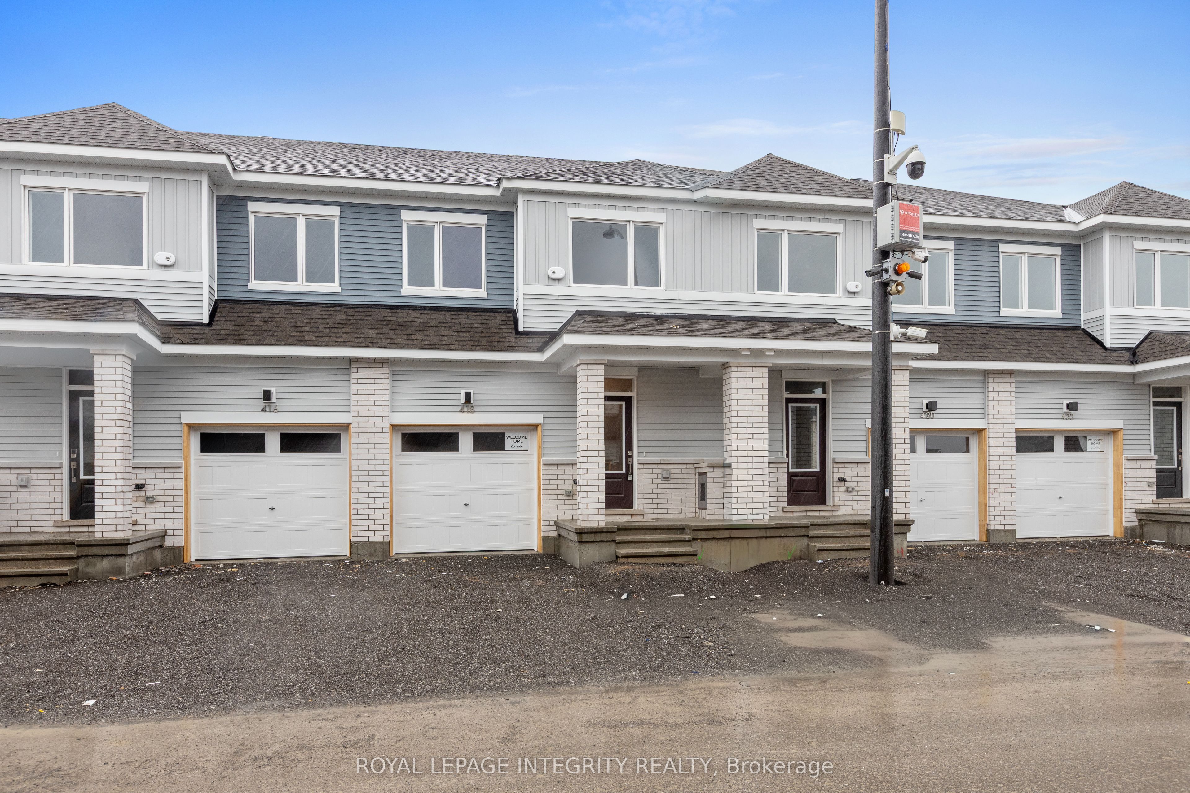 418 Les Emmerson Drive Property Photo 3