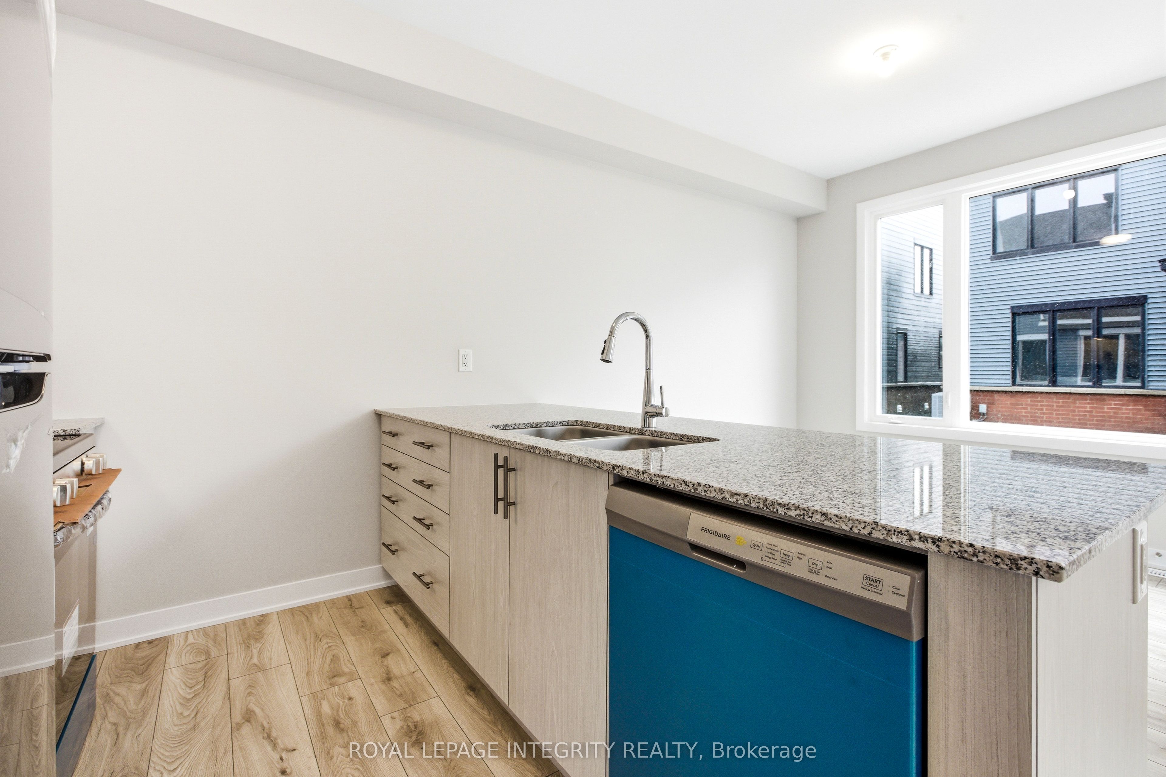 418 Les Emmerson Drive Property Photo 14