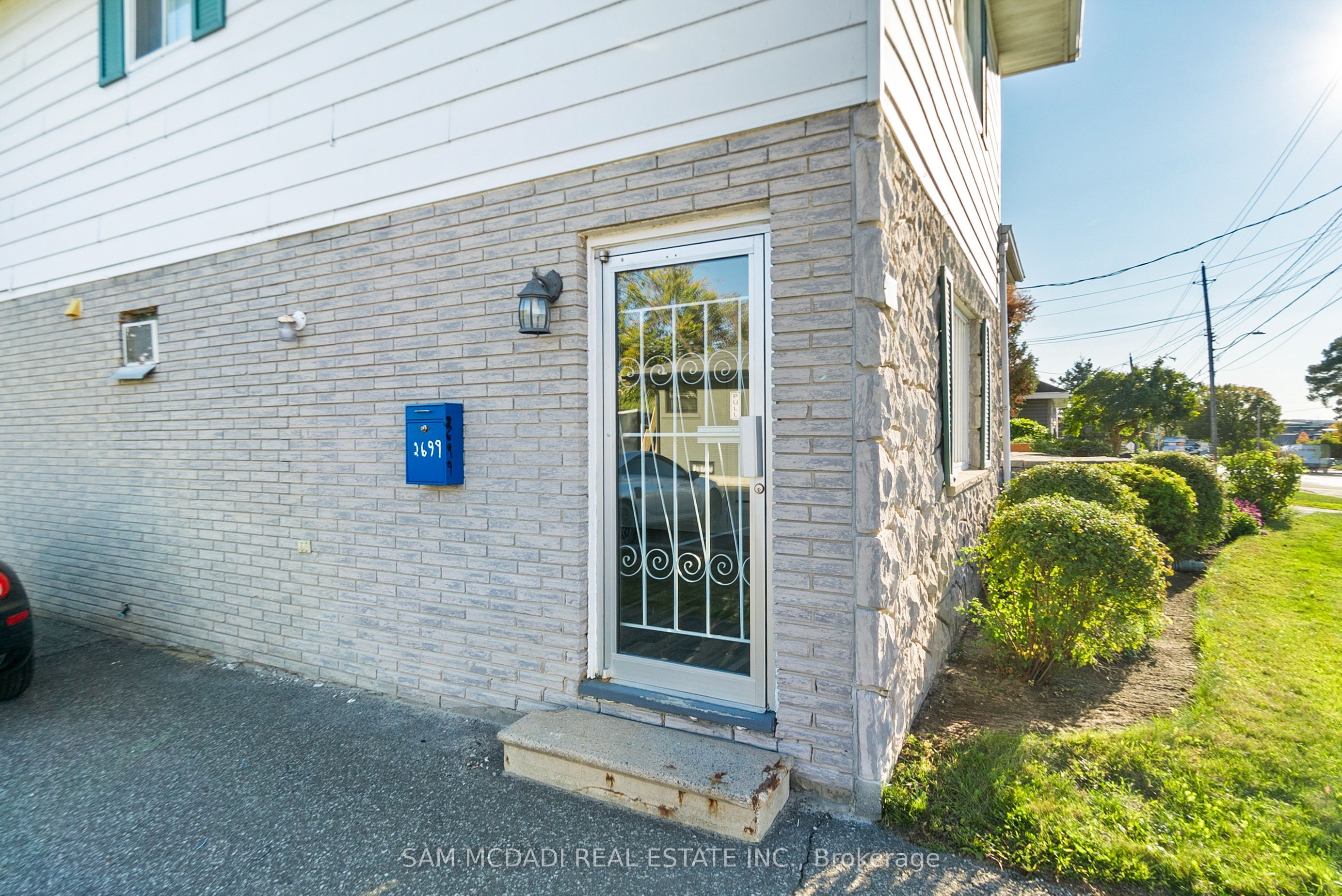 2705 Laurier Street Property Photo 33