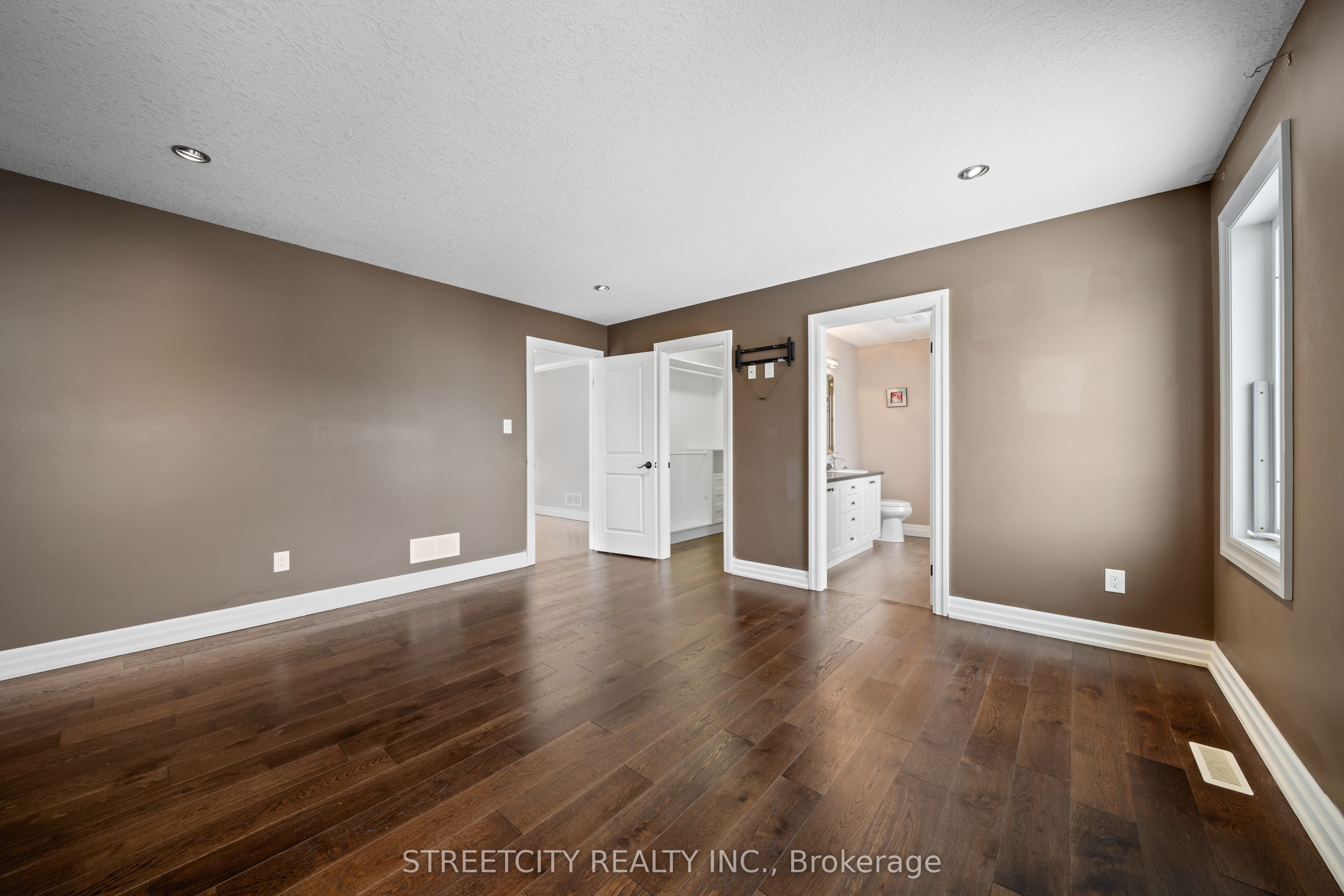 6540 Upper Canada Cross Property Photo 22