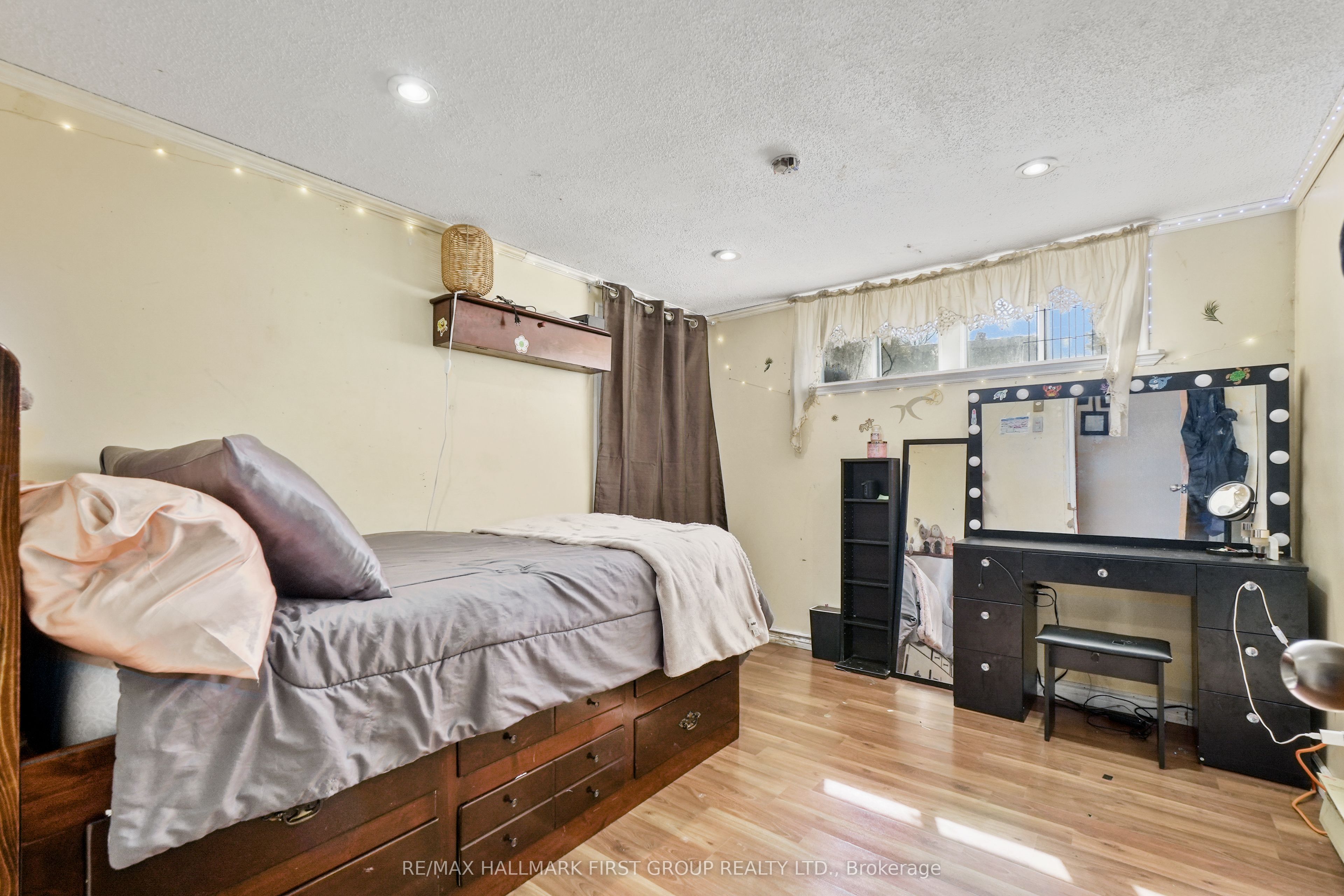 19 Halstead Road Property Photo 27