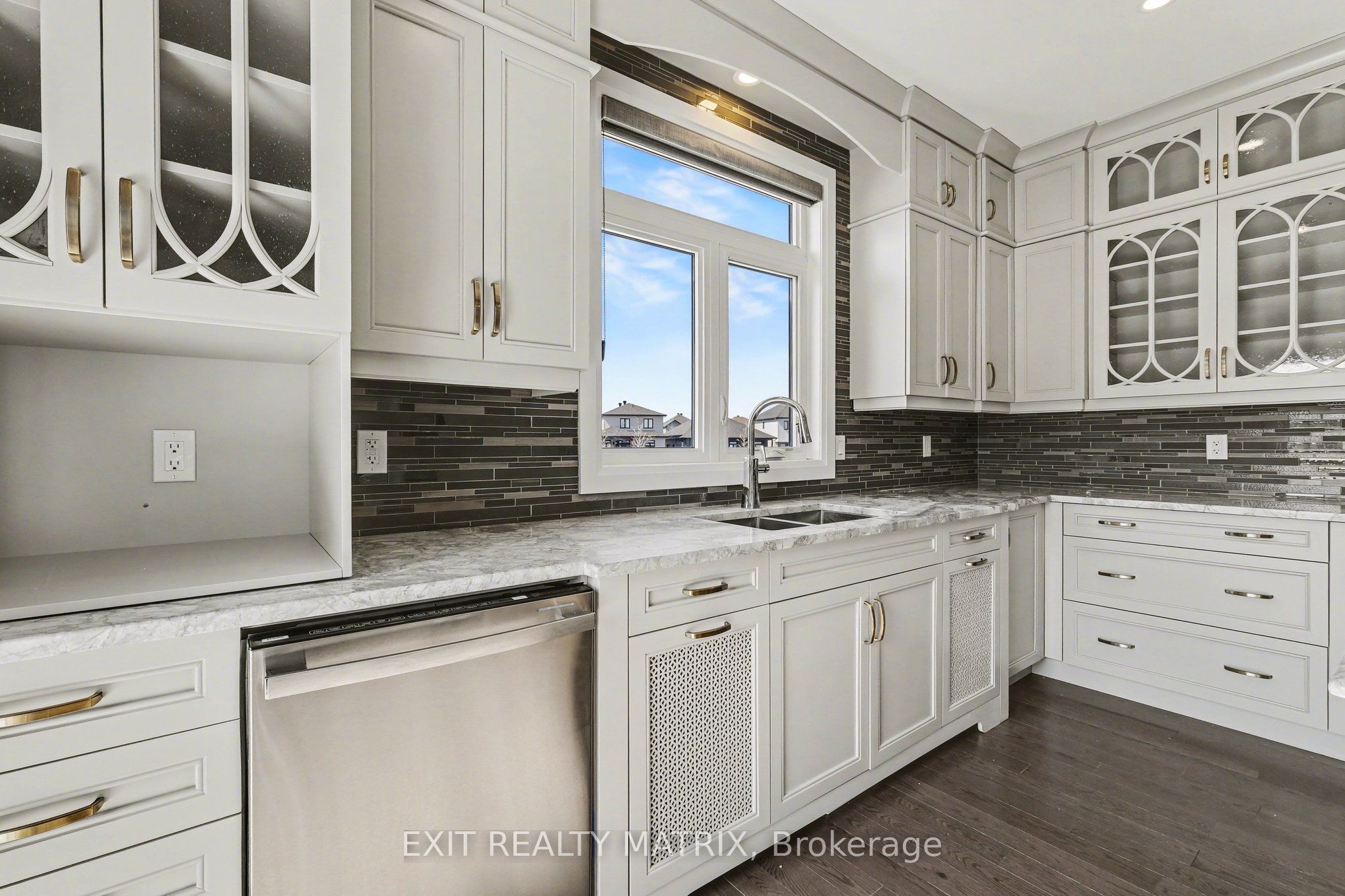 401 Bruges Street Property Photo 4