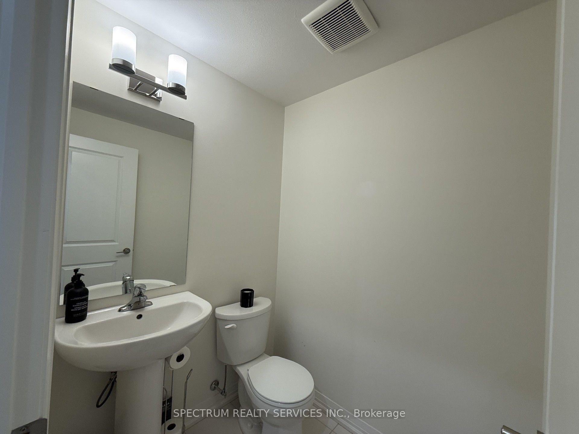 7436 Matteo Drive Property Photo 8