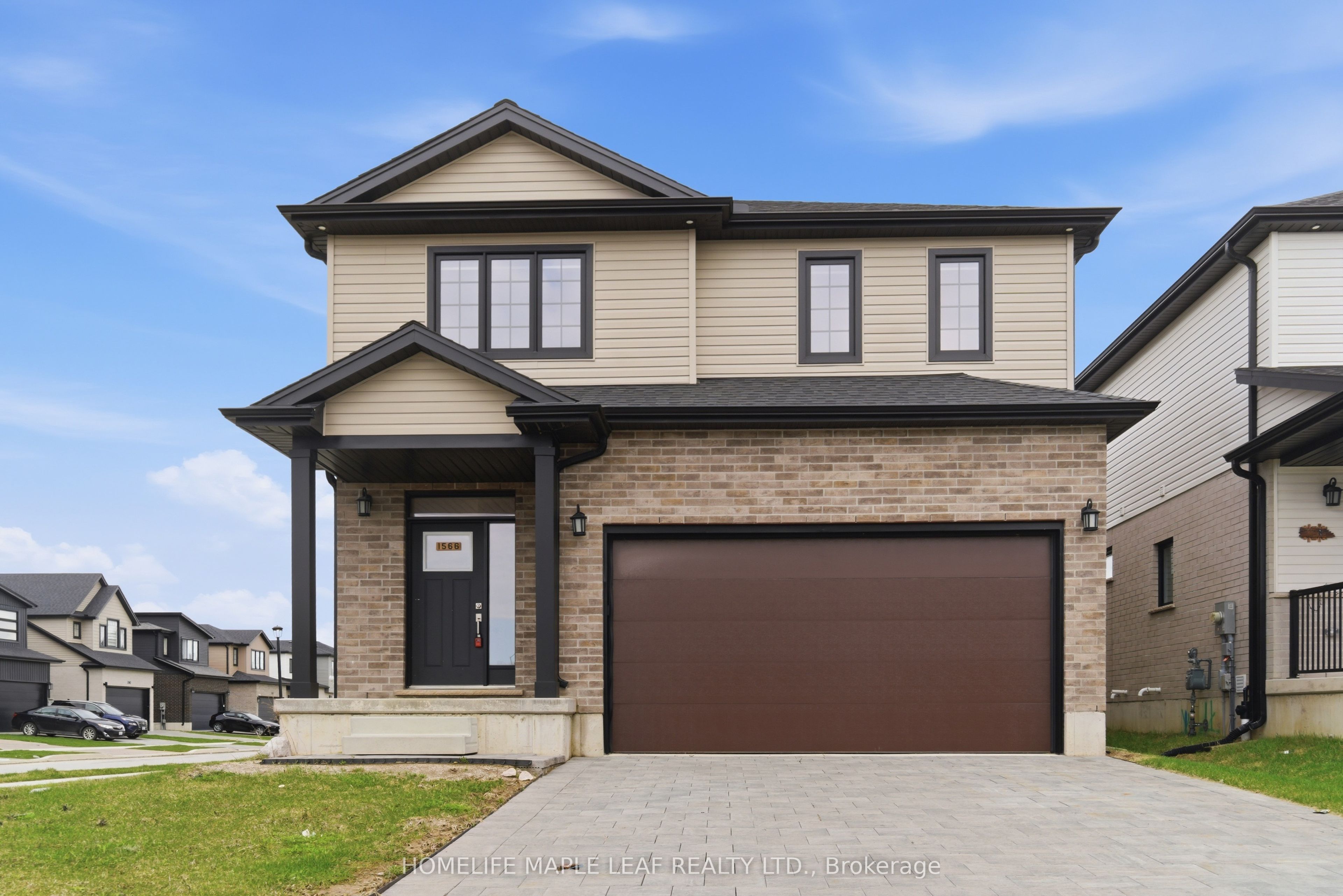 1566 Wright Crescent Property Photo 1