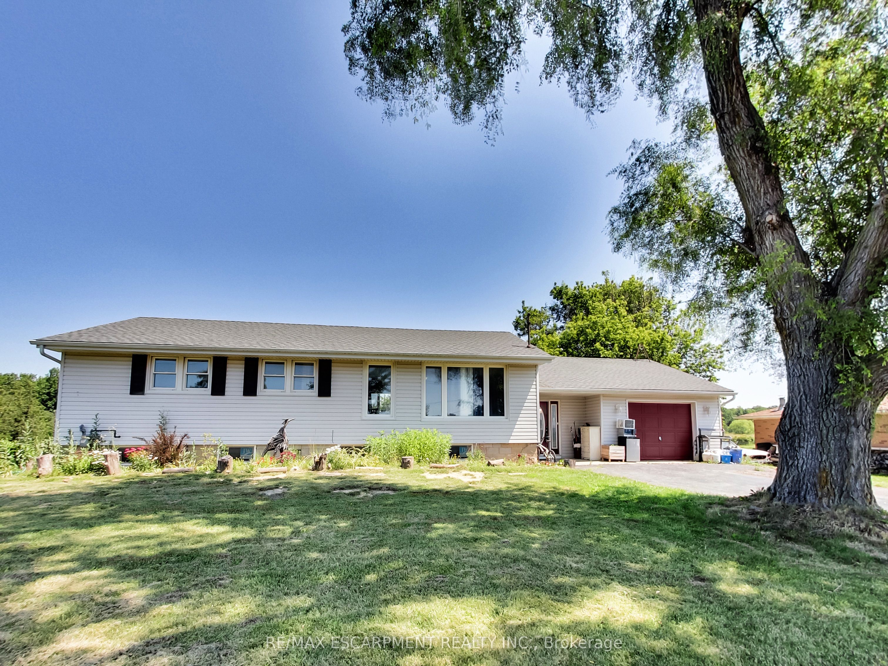 9183 Silver Street Property Photo 3