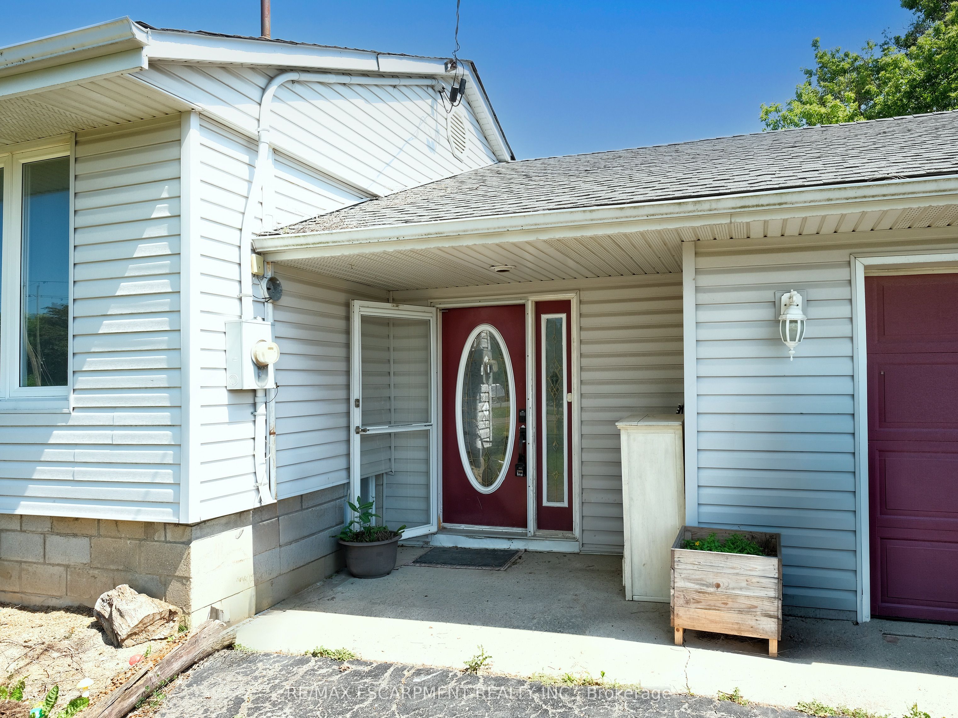 9183 Silver Street Property Photo 4