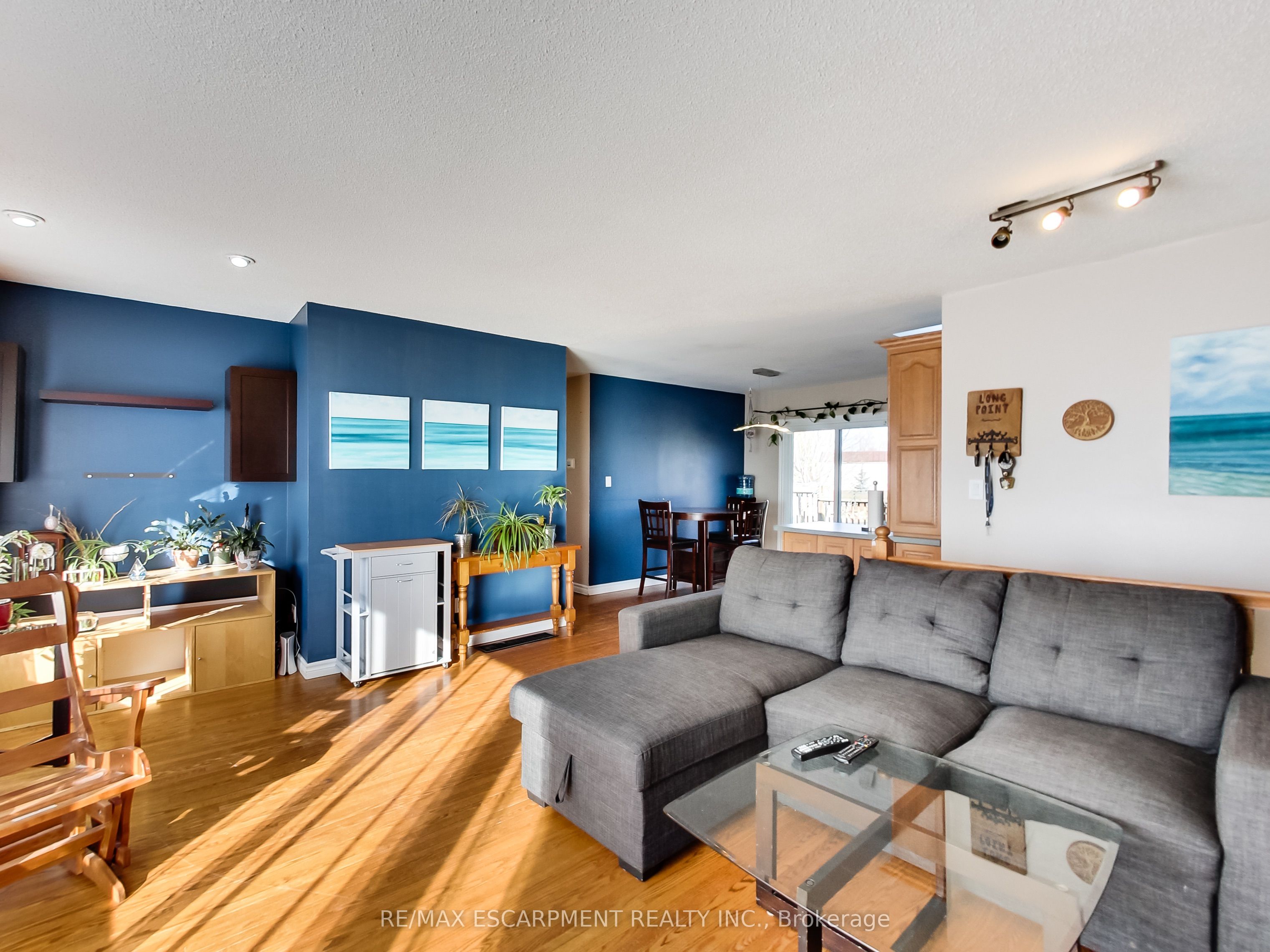 9183 Silver Street Property Photo 10
