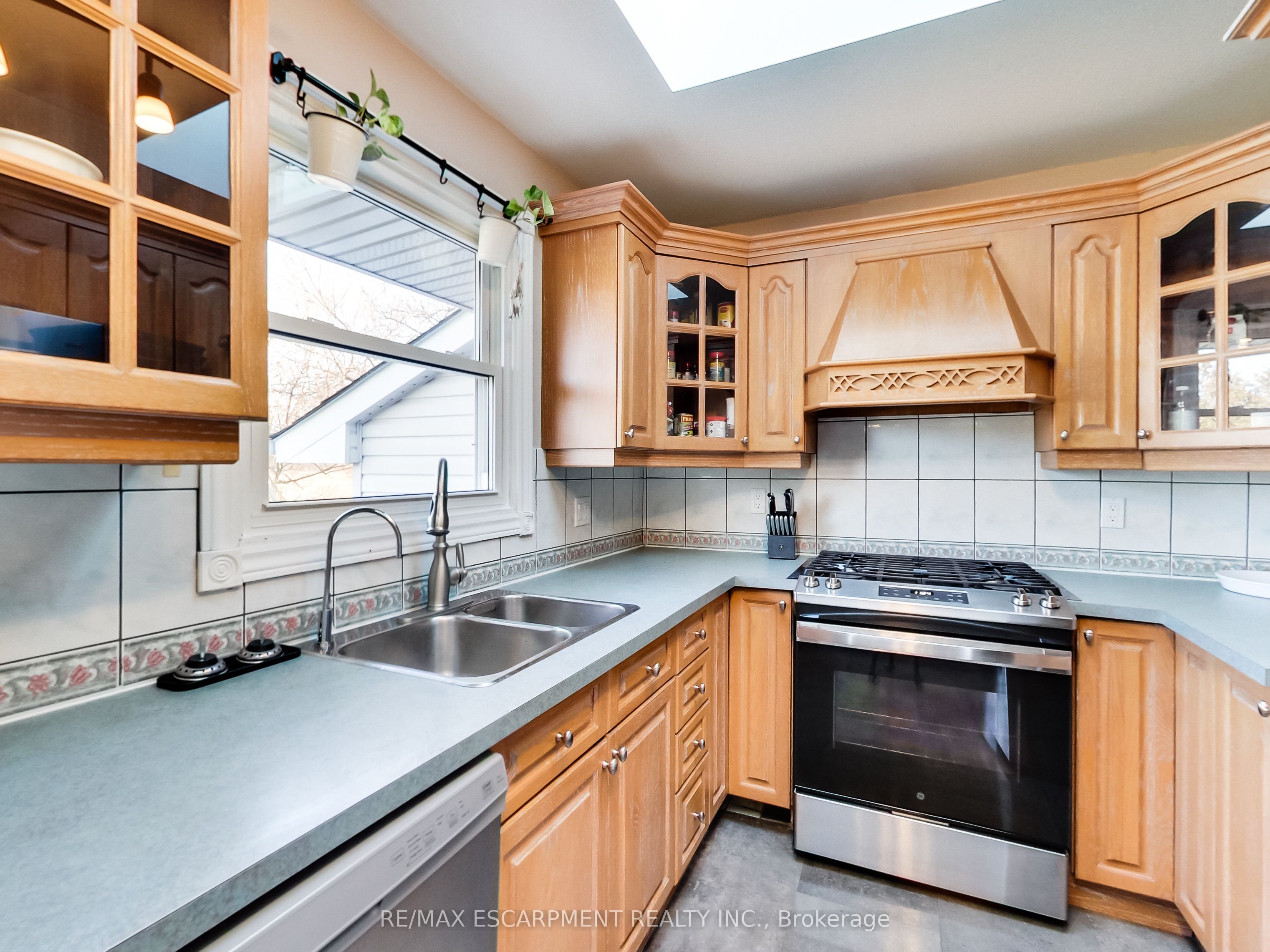 9183 Silver Street Property Photo 15