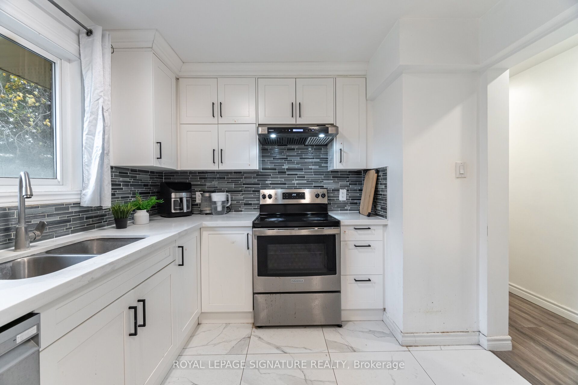 406 Tamarack Drive Property Photo 14