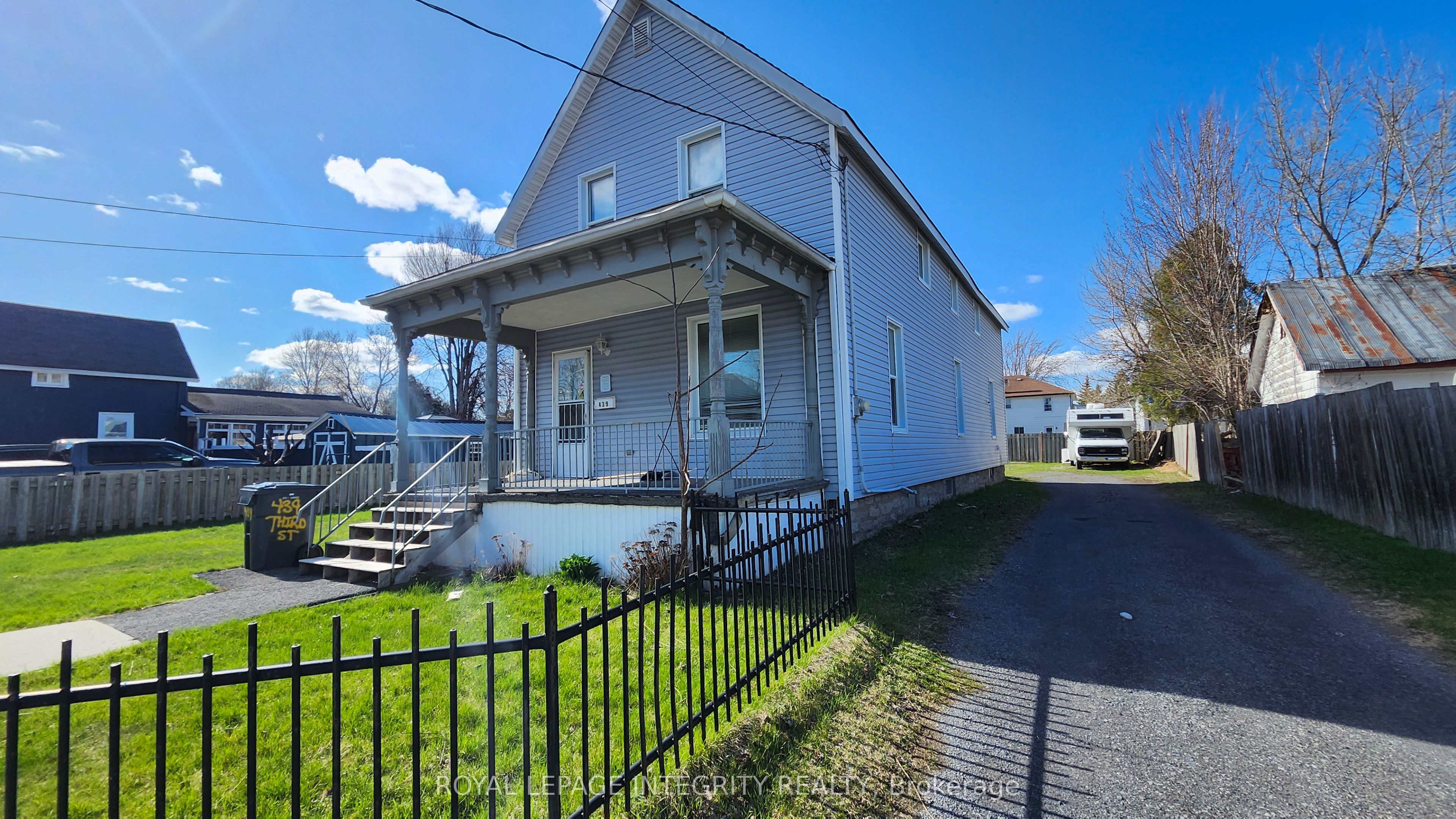 439 3rd Street E Property Photo 2