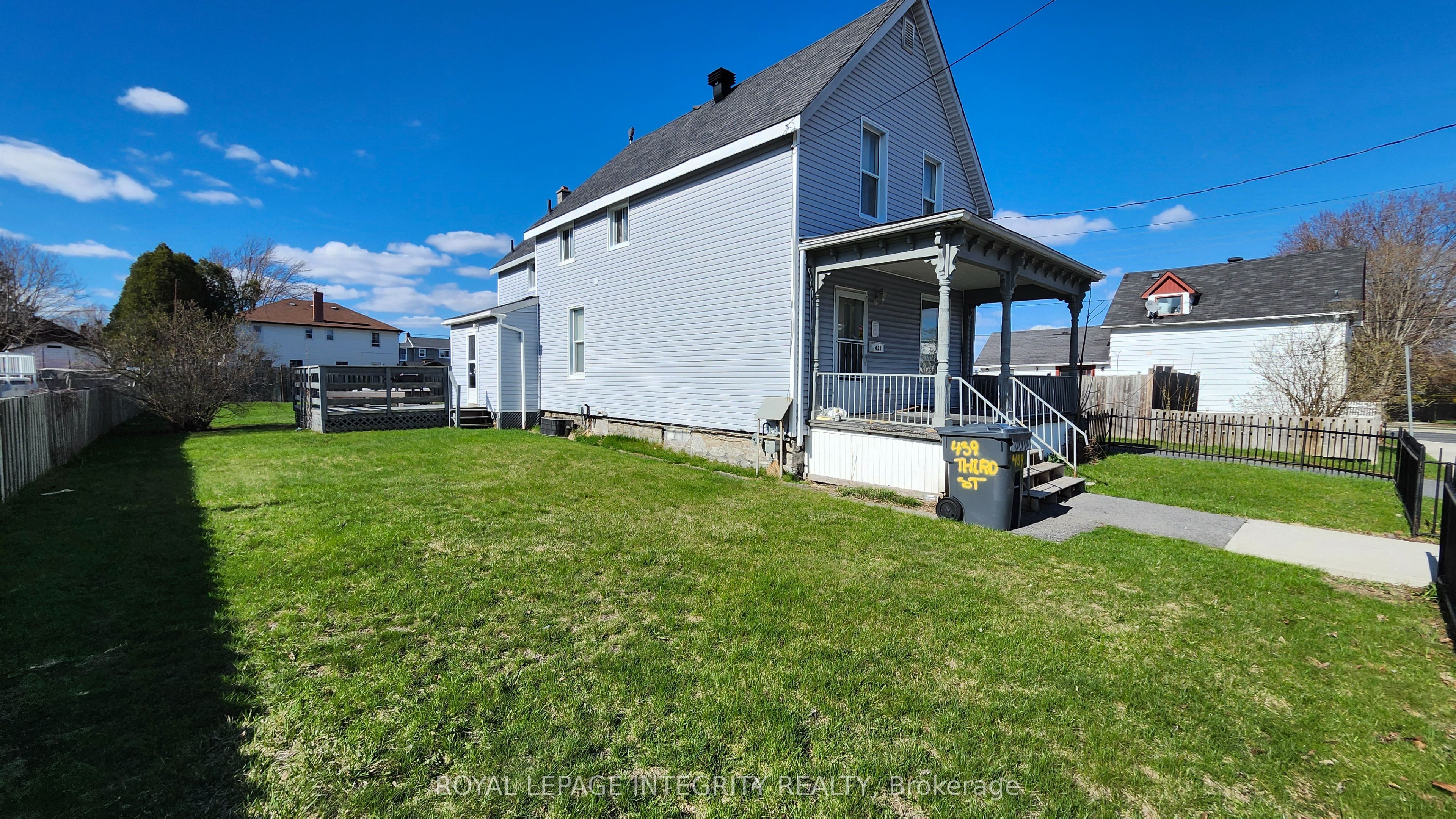 439 3rd Street E Property Photo 6