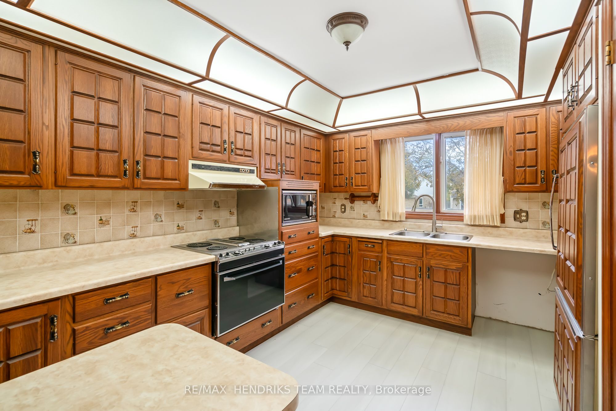 85 Westgate Park Drive Property Photo 8