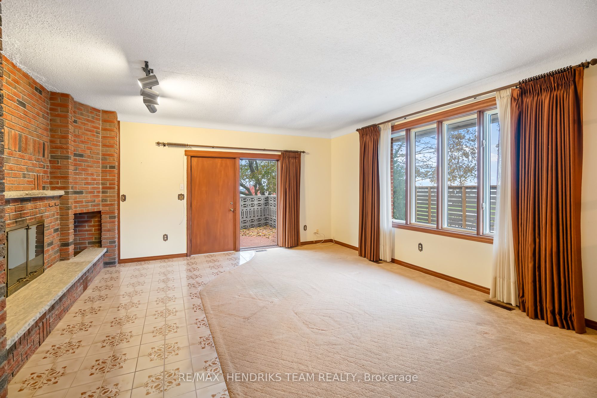 85 Westgate Park Drive Property Photo 12