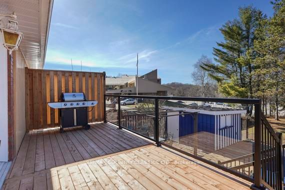 99 Maple Street Property Photo 8