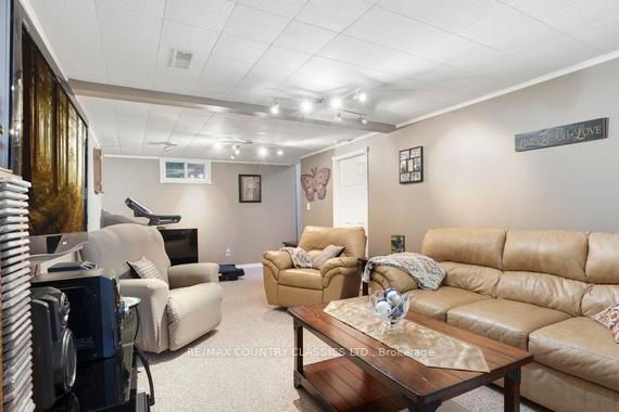 99 Maple Street Property Photo 24