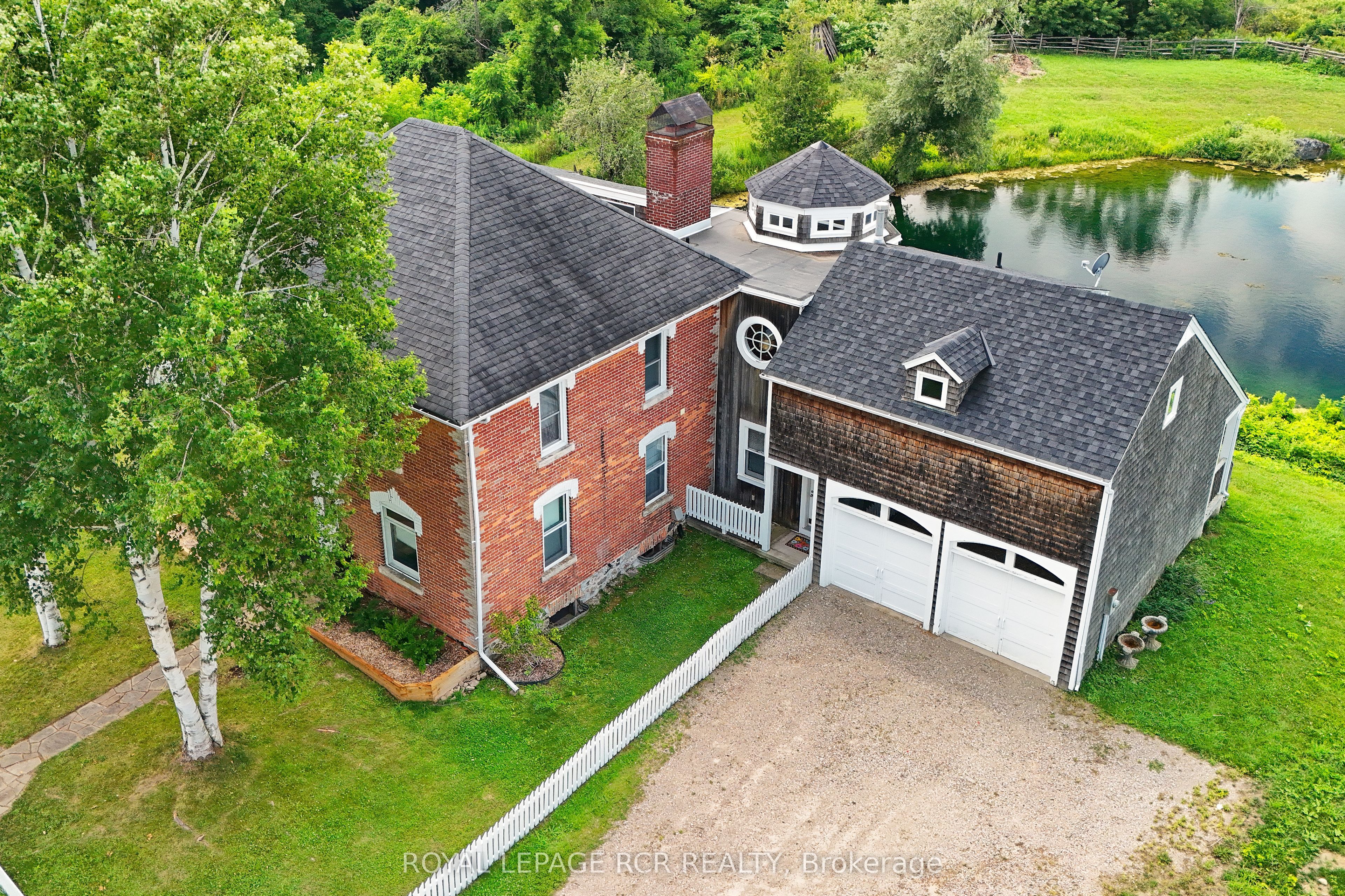836206 4th Line Property Photo 4