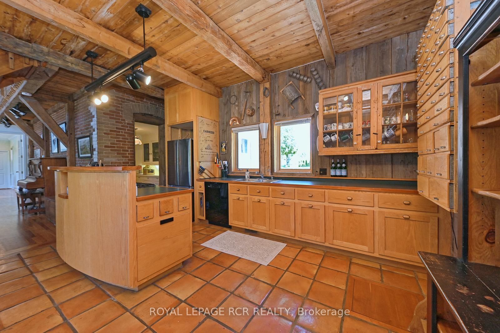 836206 4th Line Property Photo 8