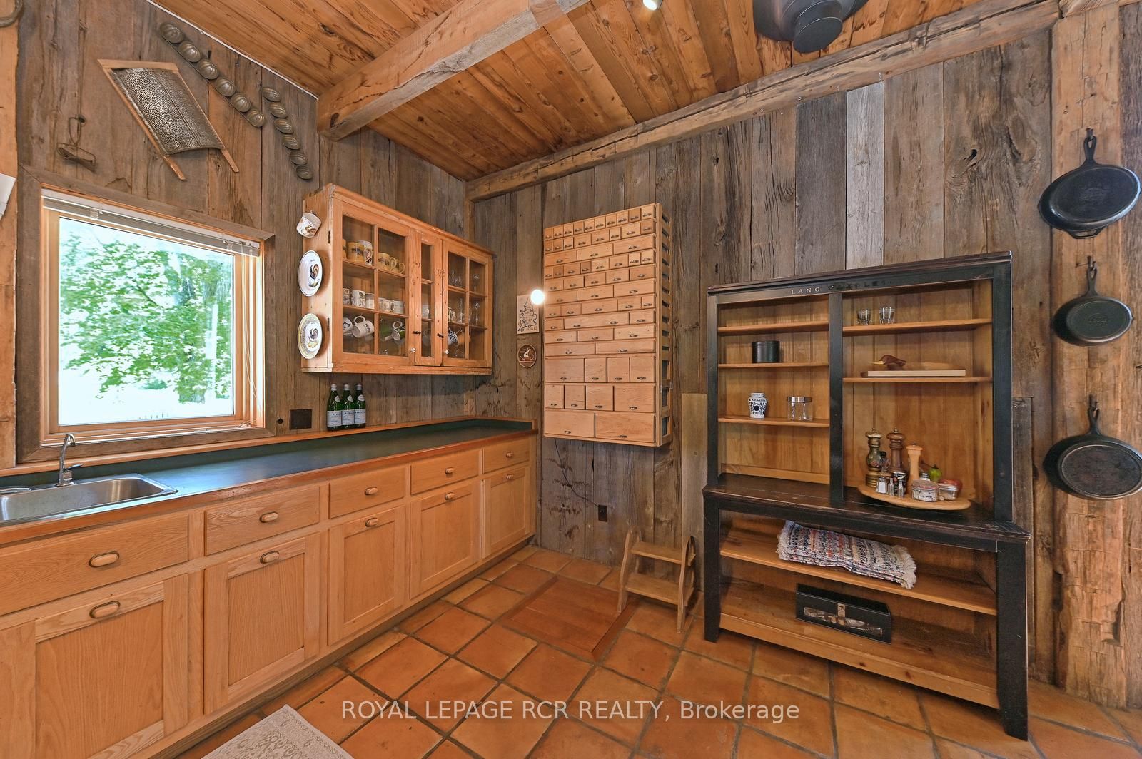 836206 4th Line Property Photo 10
