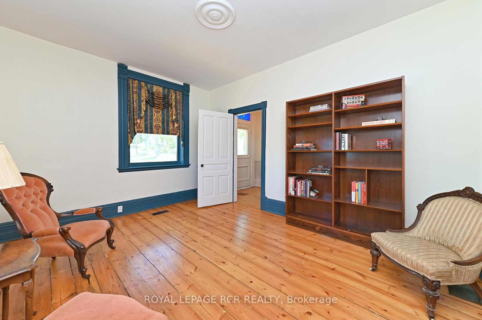 836206 4th Line Property Photo 15