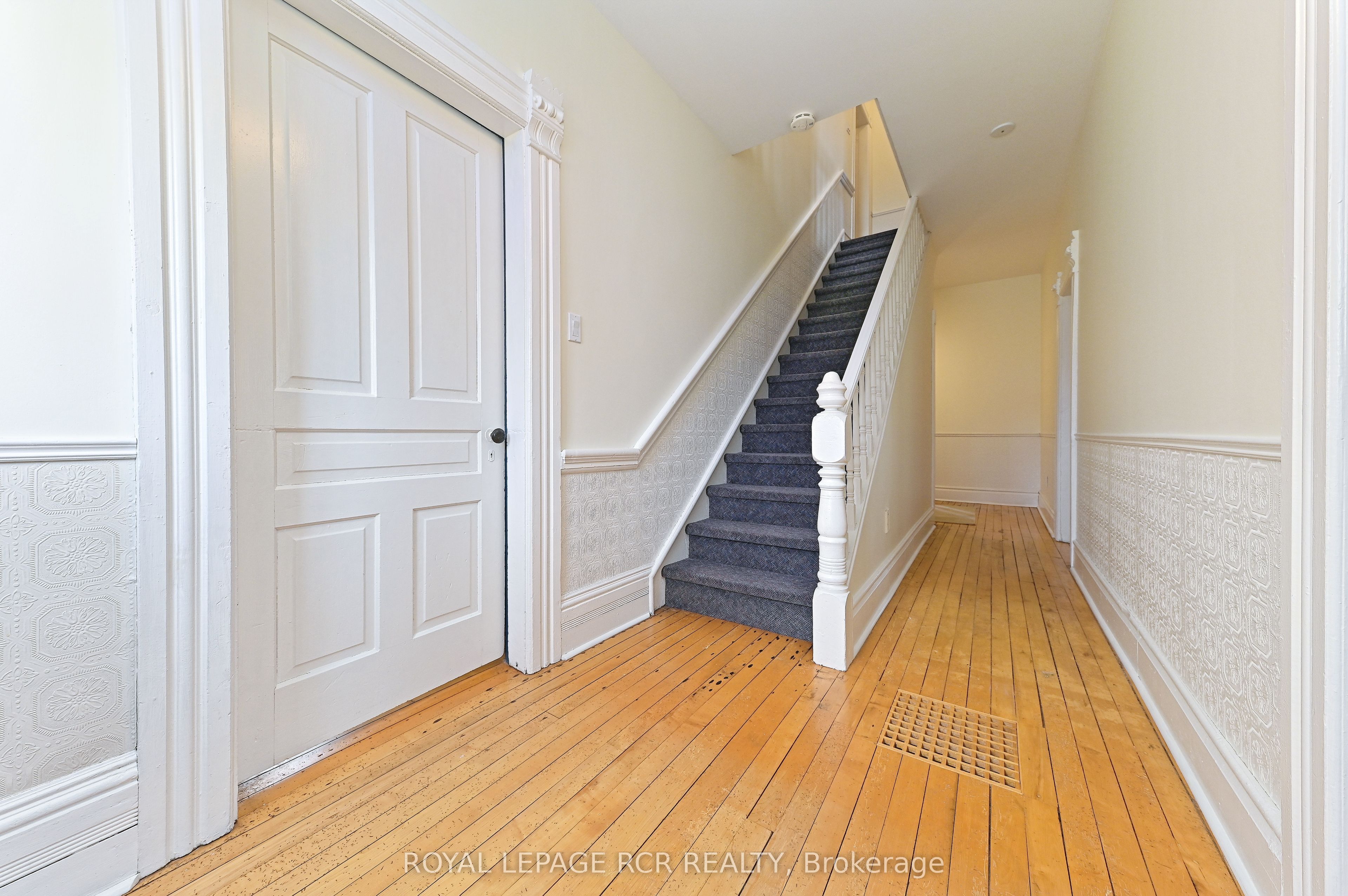 836206 4th Line Property Photo 19