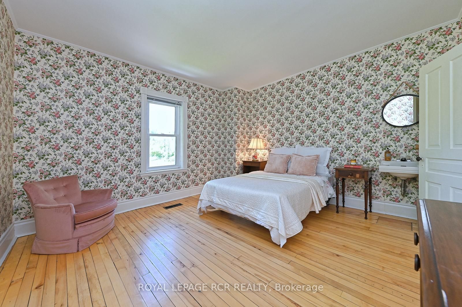 836206 4th Line Property Photo 21