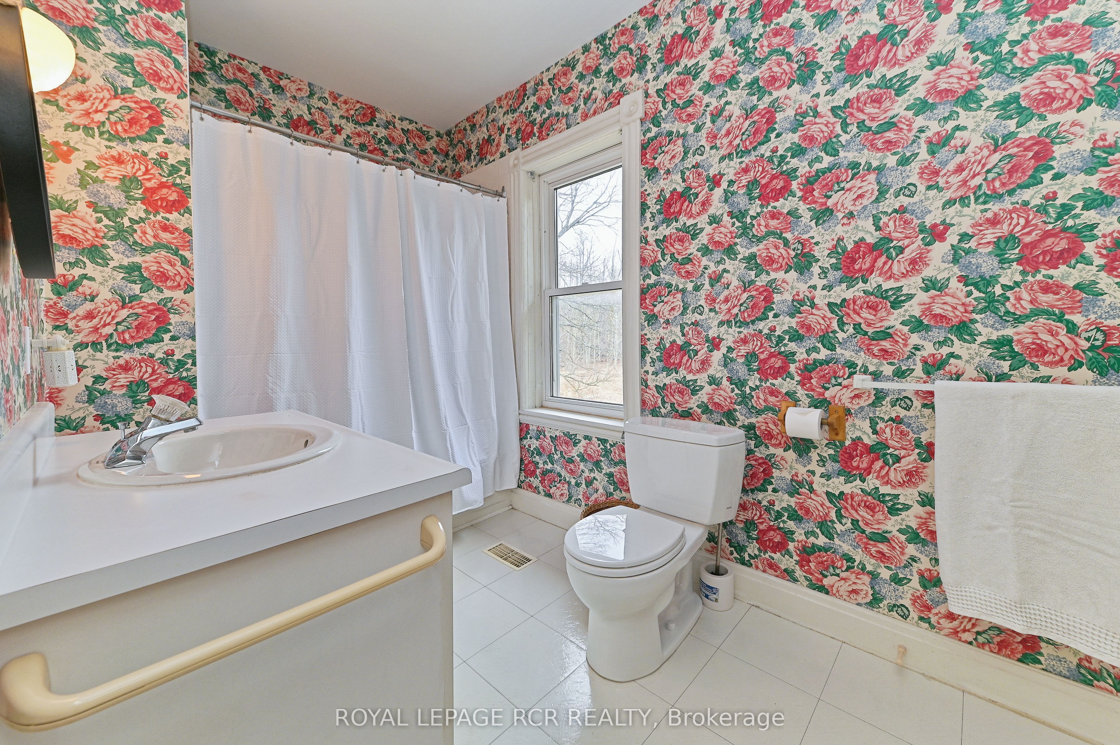 836206 4th Line Property Photo 23