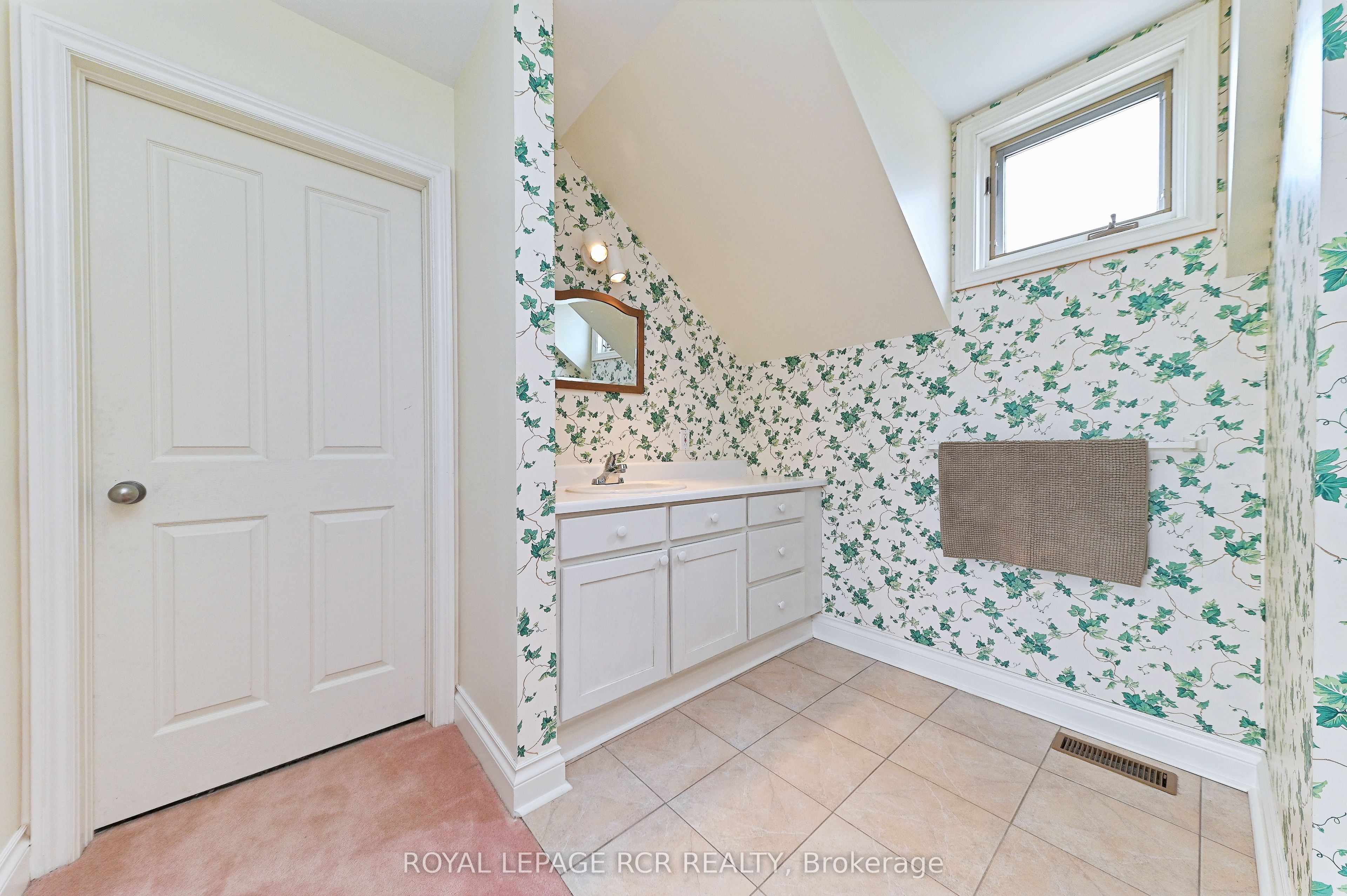836206 4th Line Property Photo 28