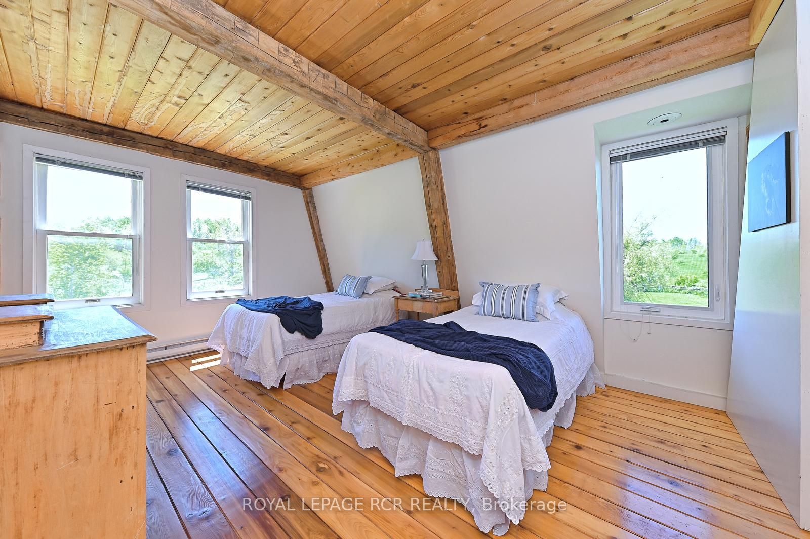 836206 4th Line Property Photo 32