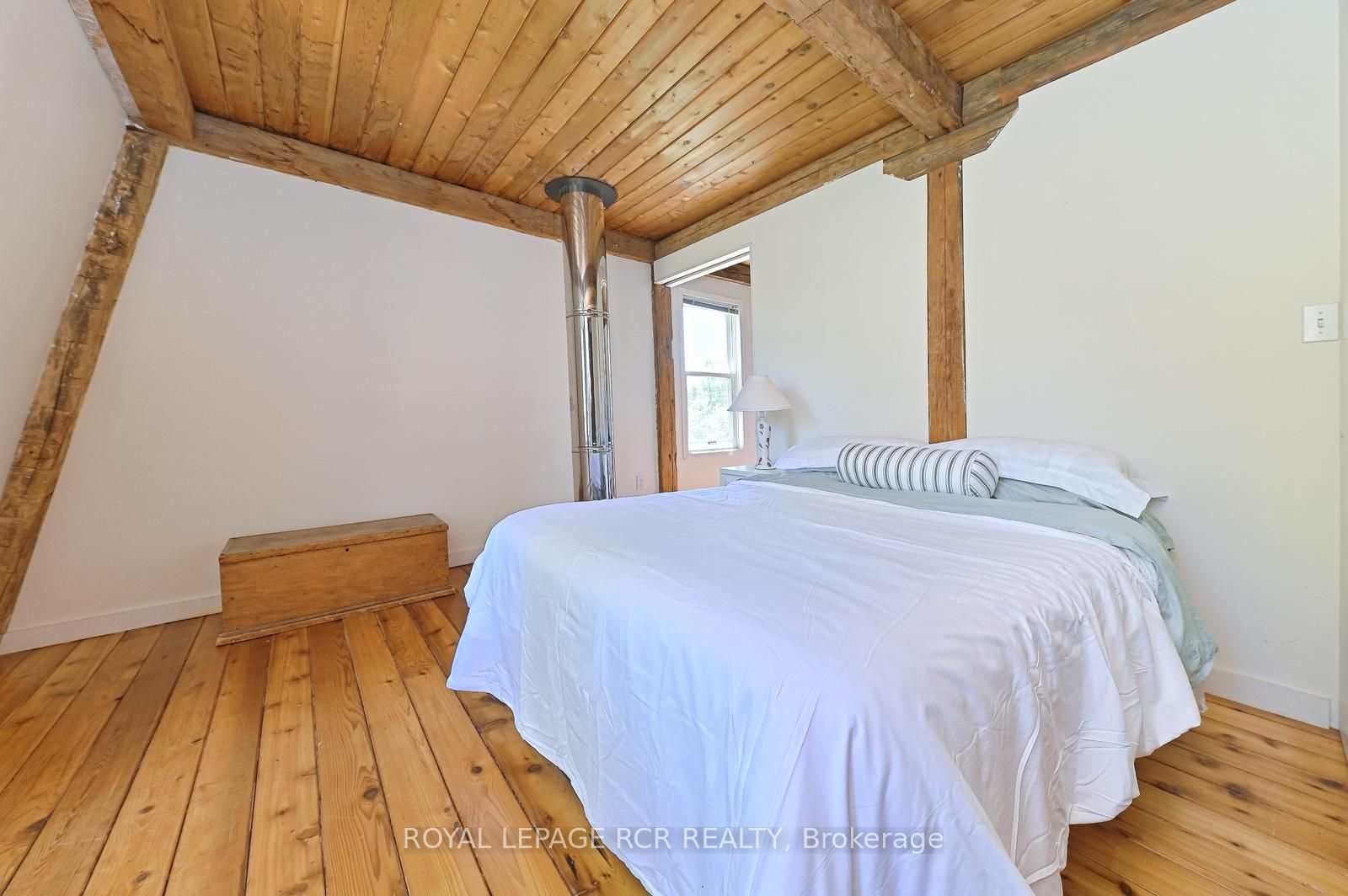 836206 4th Line Property Photo 33
