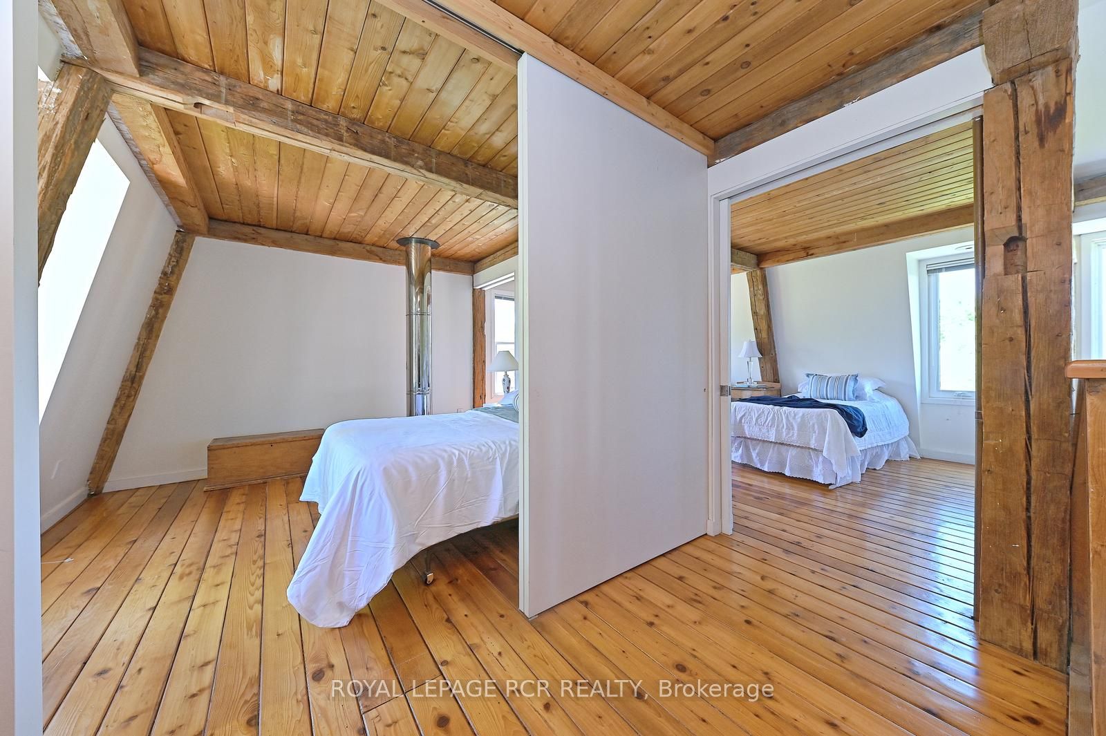 836206 4th Line Property Photo 34