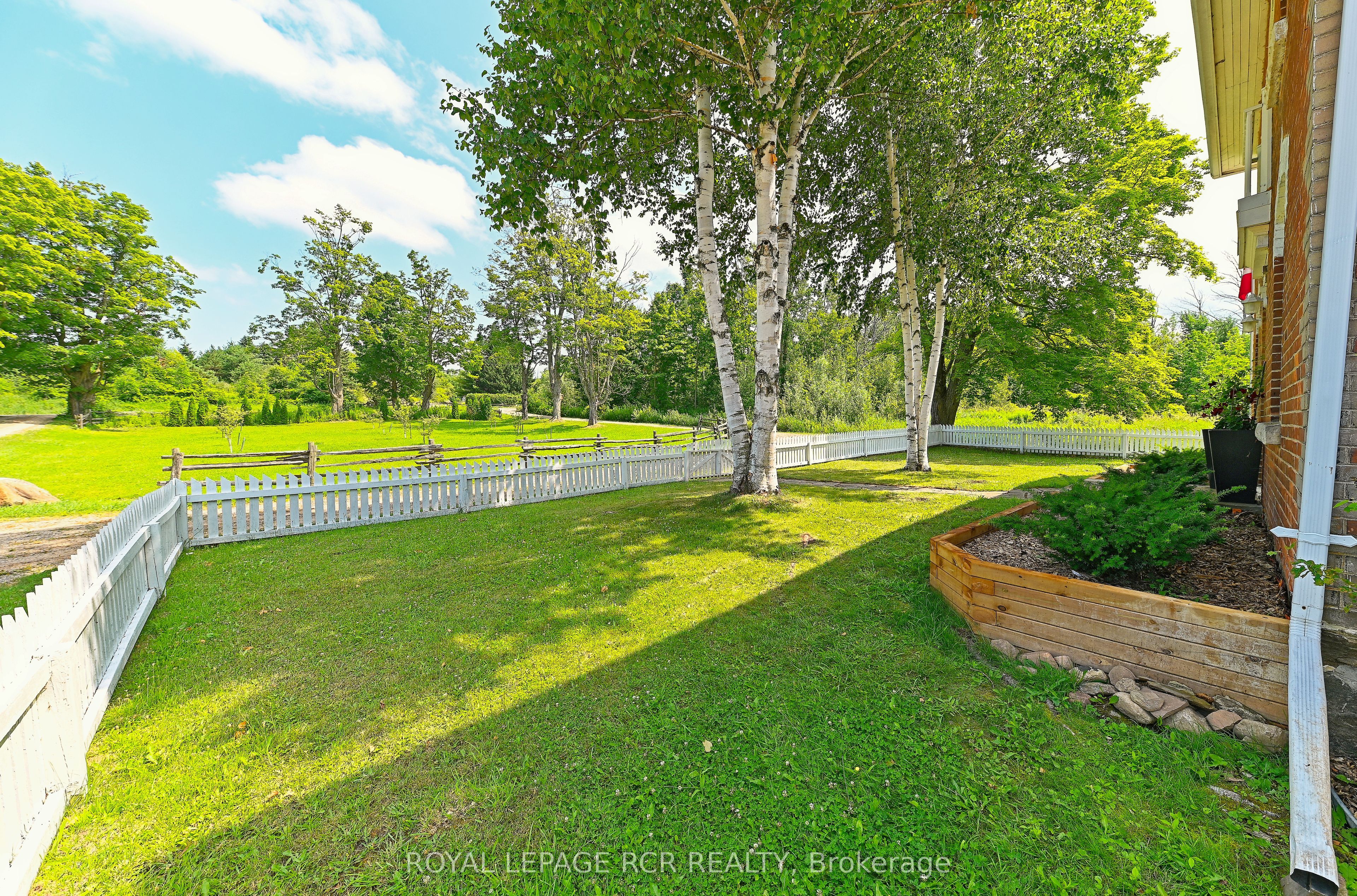 836206 4th Line Property Photo 38