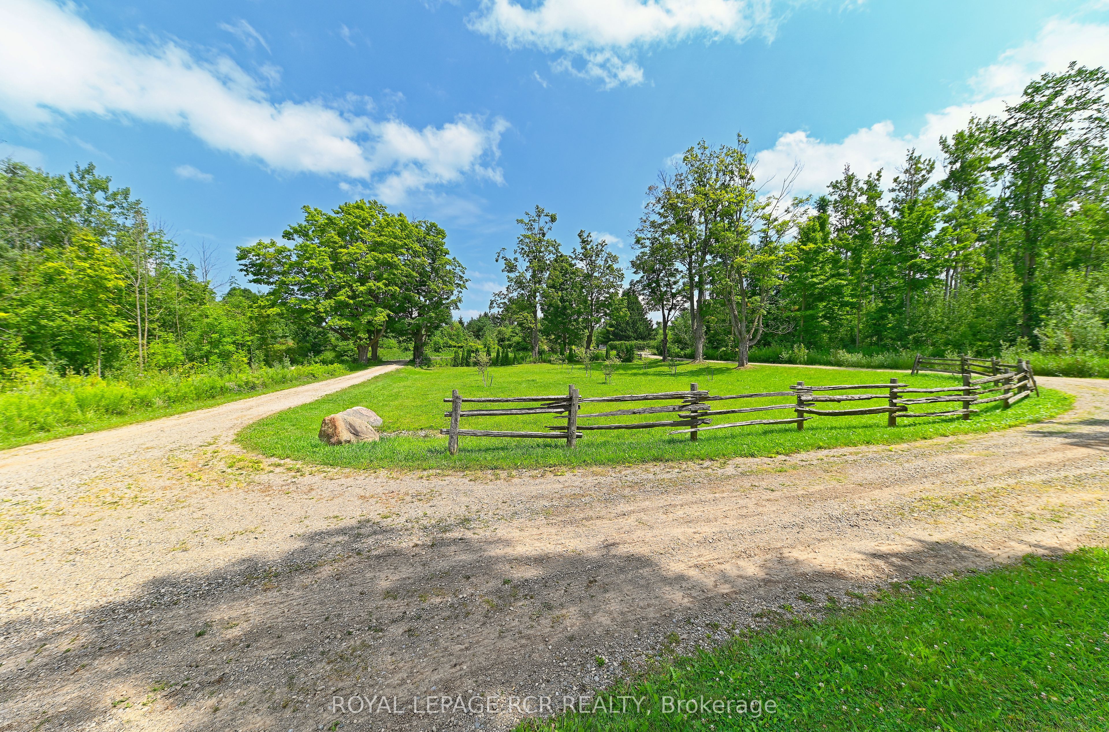836206 4th Line Property Photo 40