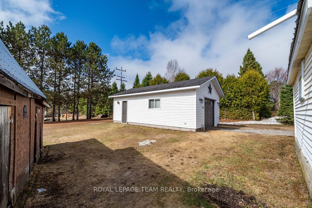 3709 Old Barrys Bay Road Property Photo 15