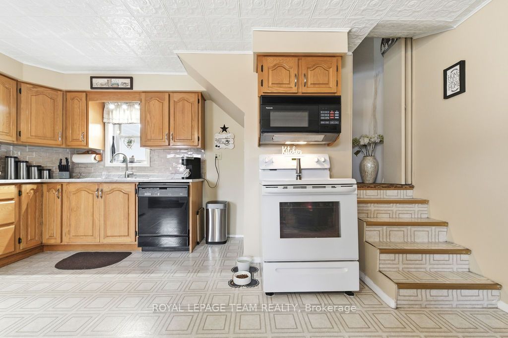 3709 Old Barrys Bay Road Property Photo 44
