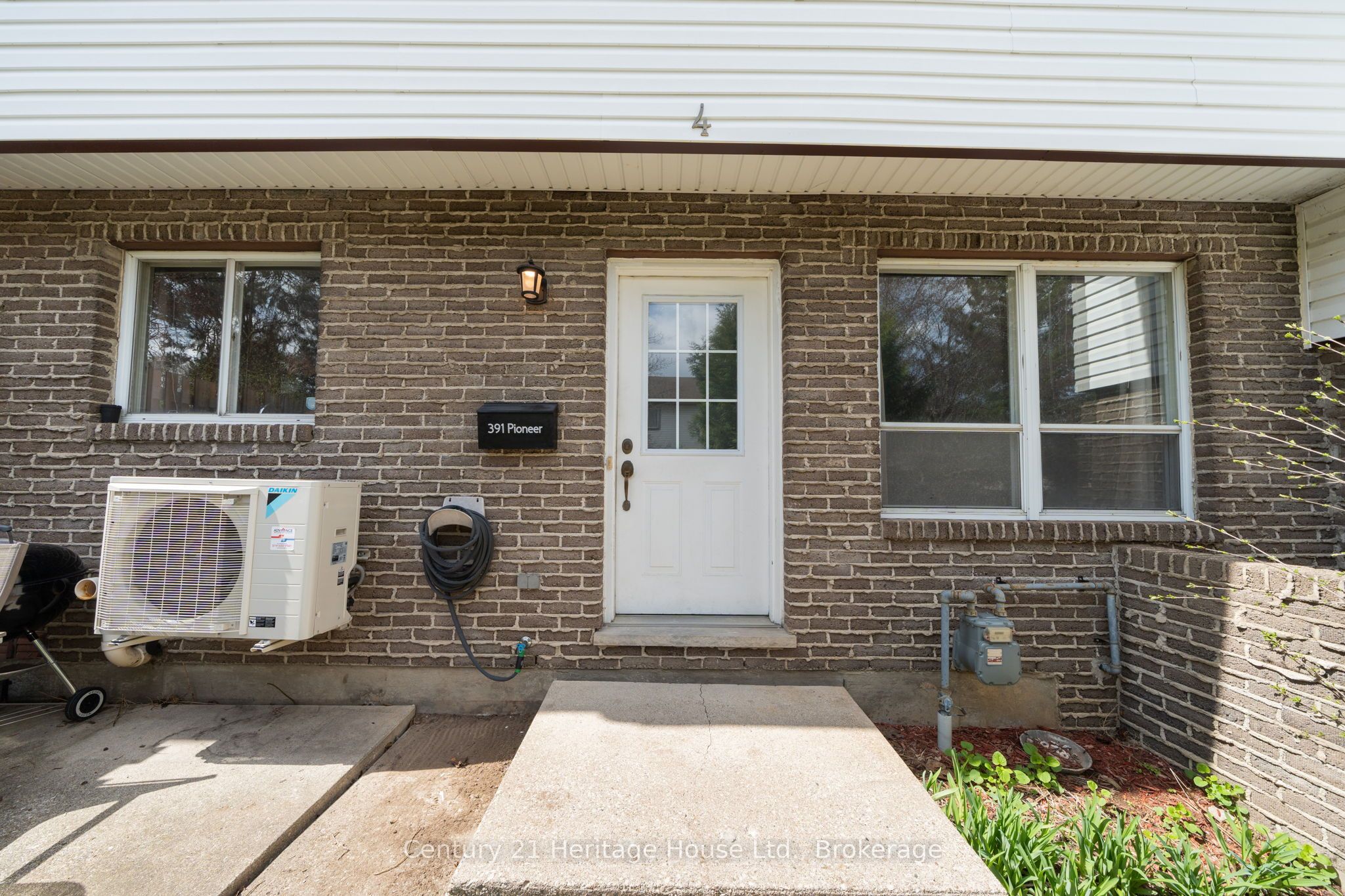 391 Pioneer Drive 4 Property Photo 4