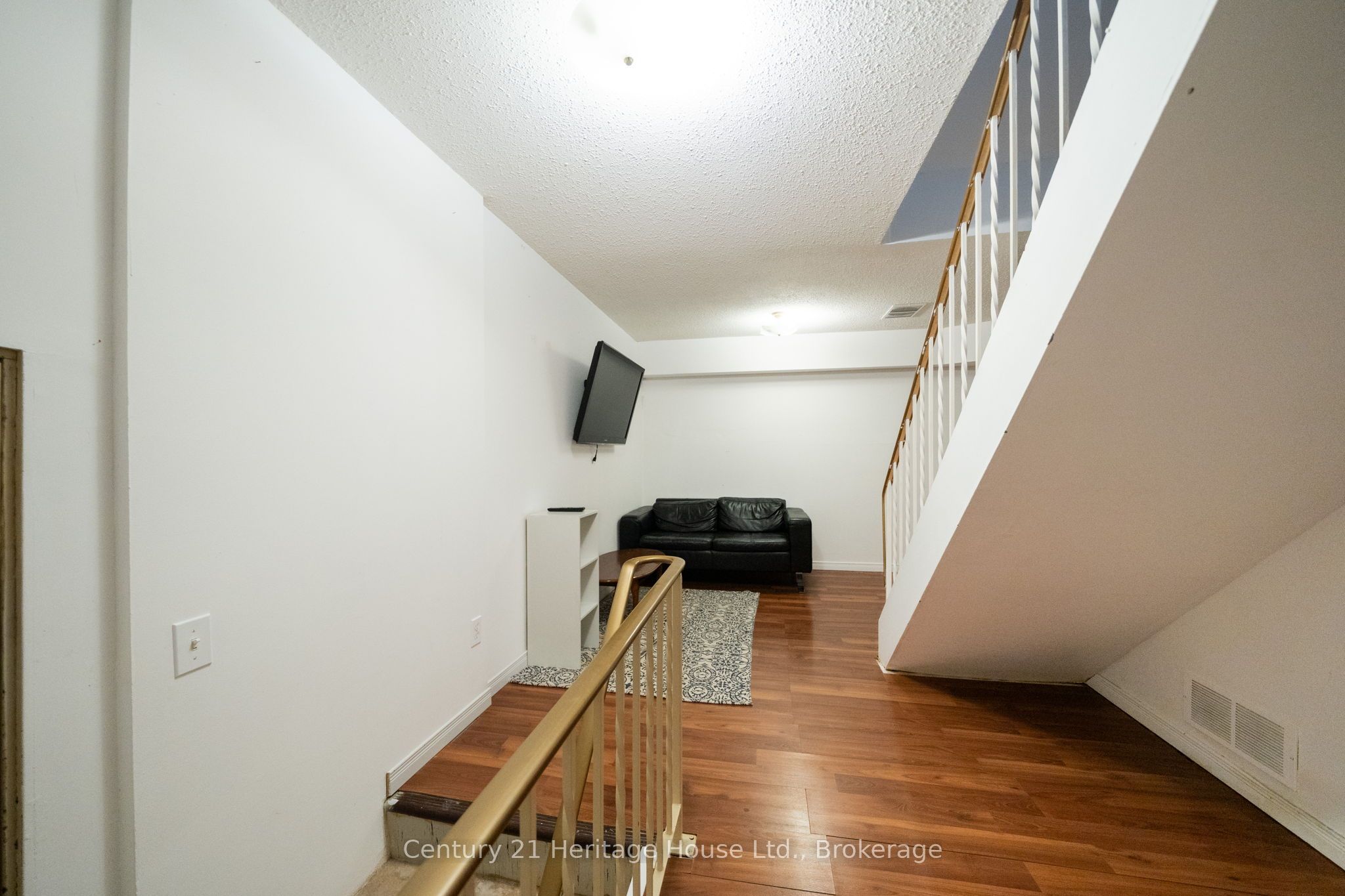 391 Pioneer Drive 4 Property Photo 15