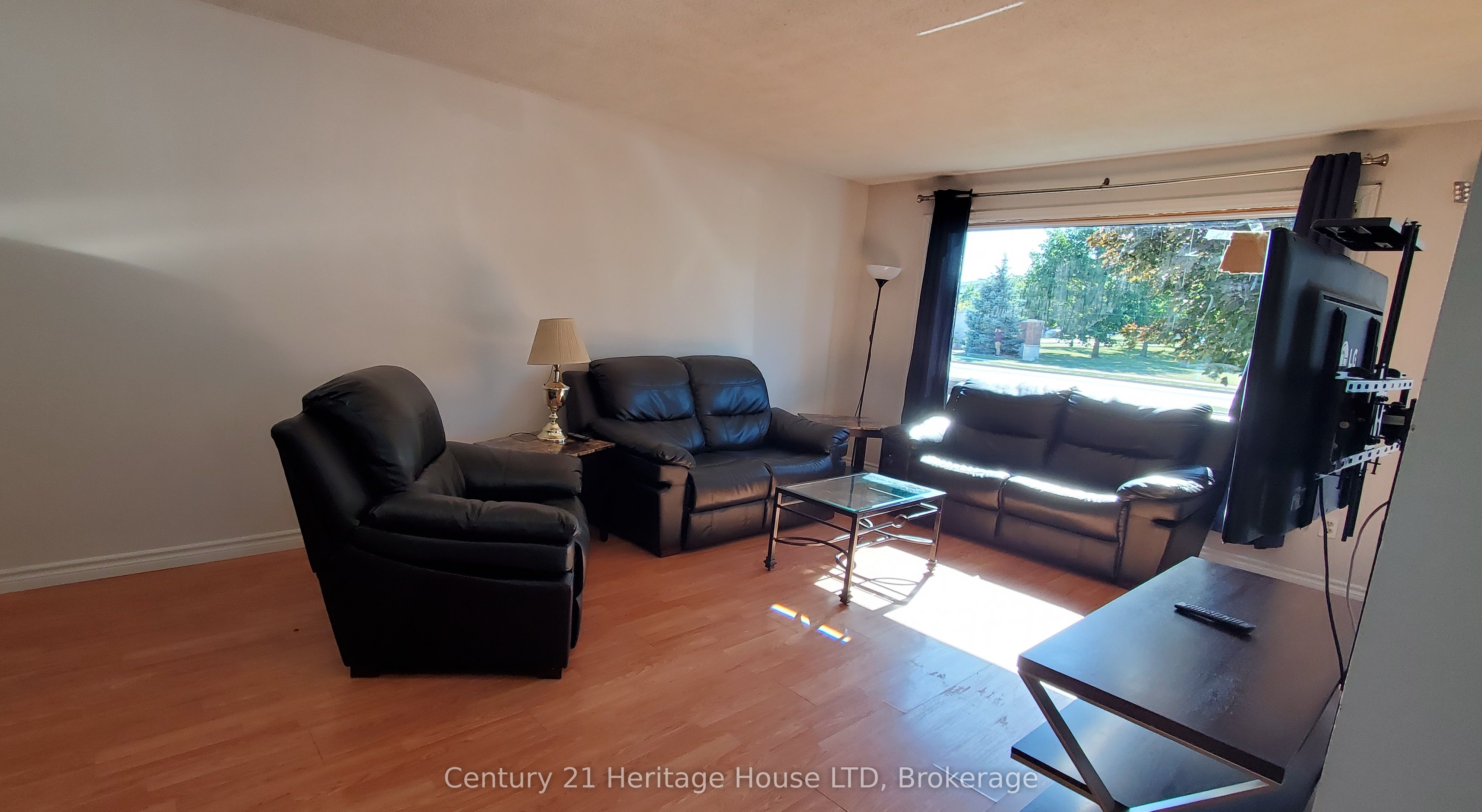 542 First Avenue N Property Photo 2
