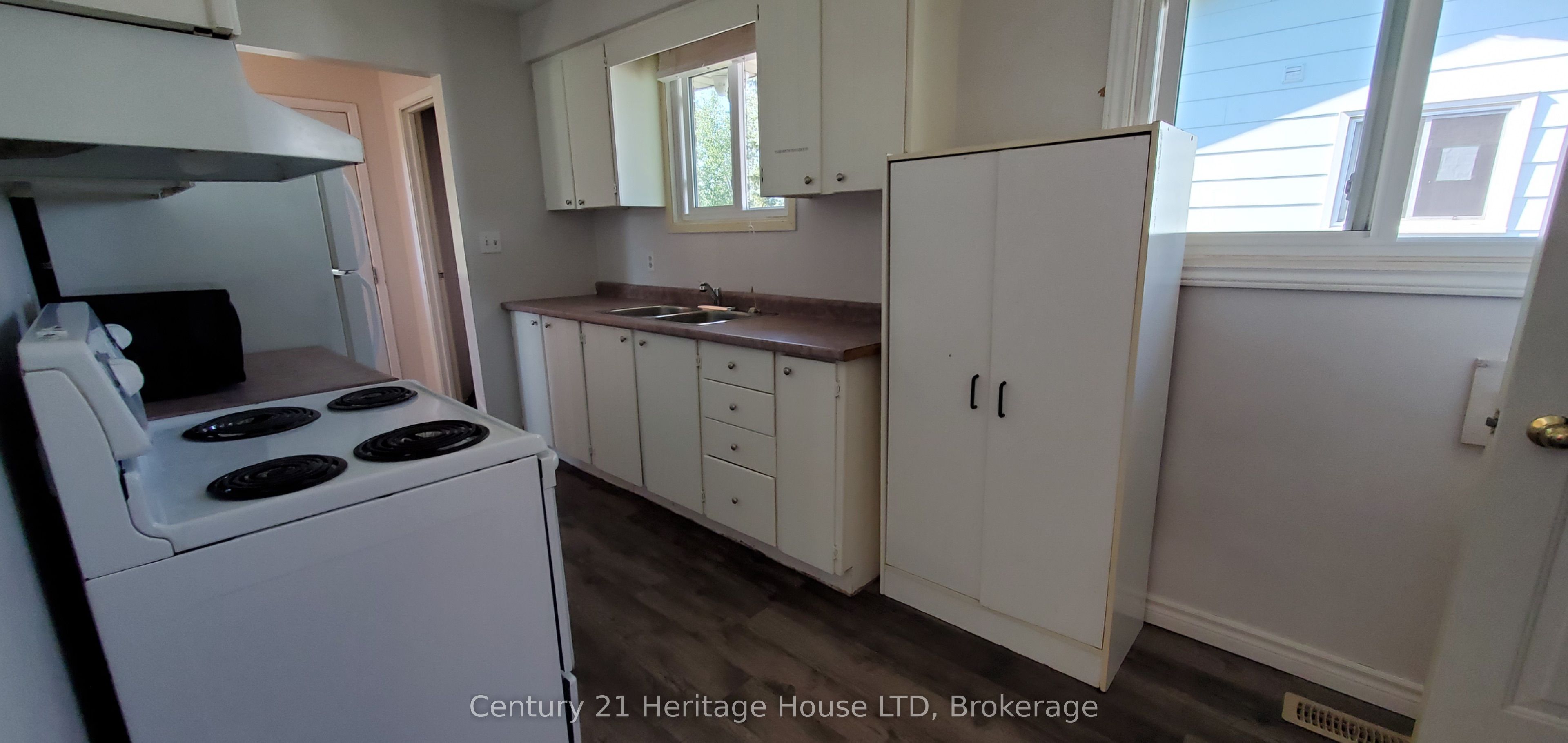 542 First Avenue N Property Photo 7