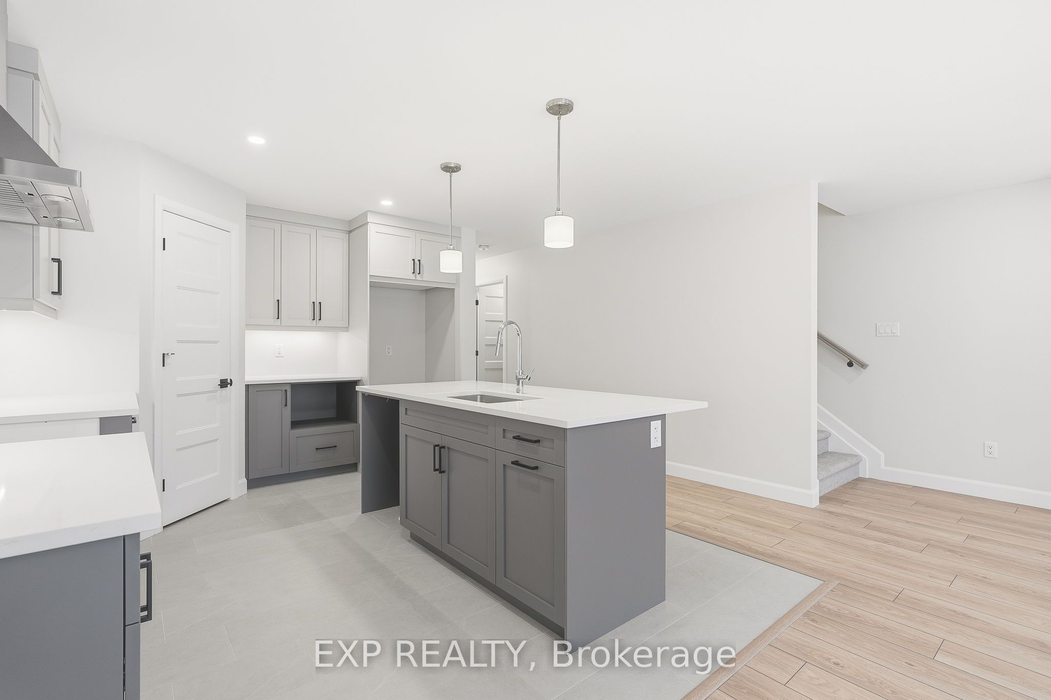 247 Sumac Crescent Street Property Photo 3