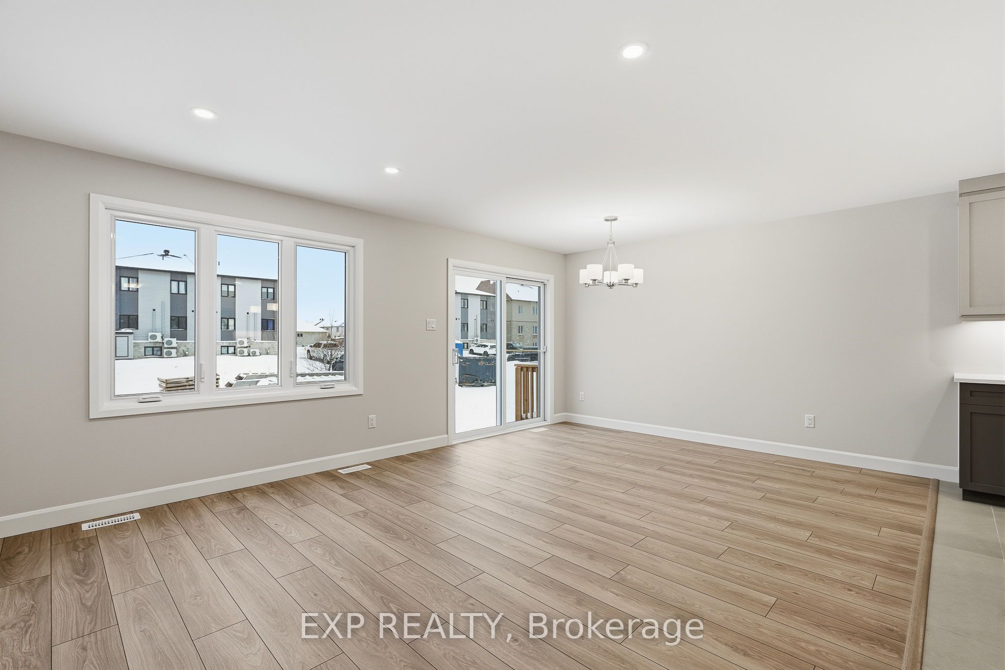 247 Sumac Crescent Street Property Photo 6