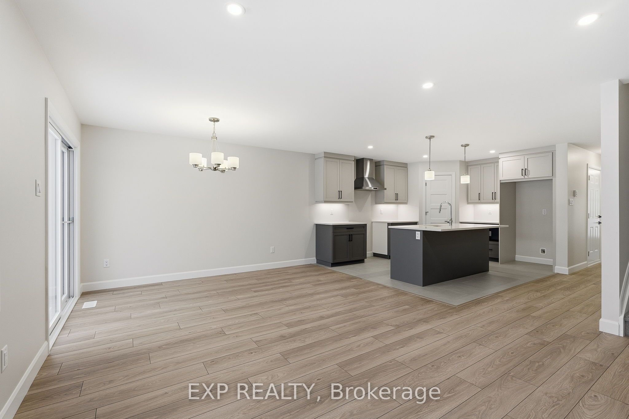 247 Sumac Crescent Street Property Photo 7