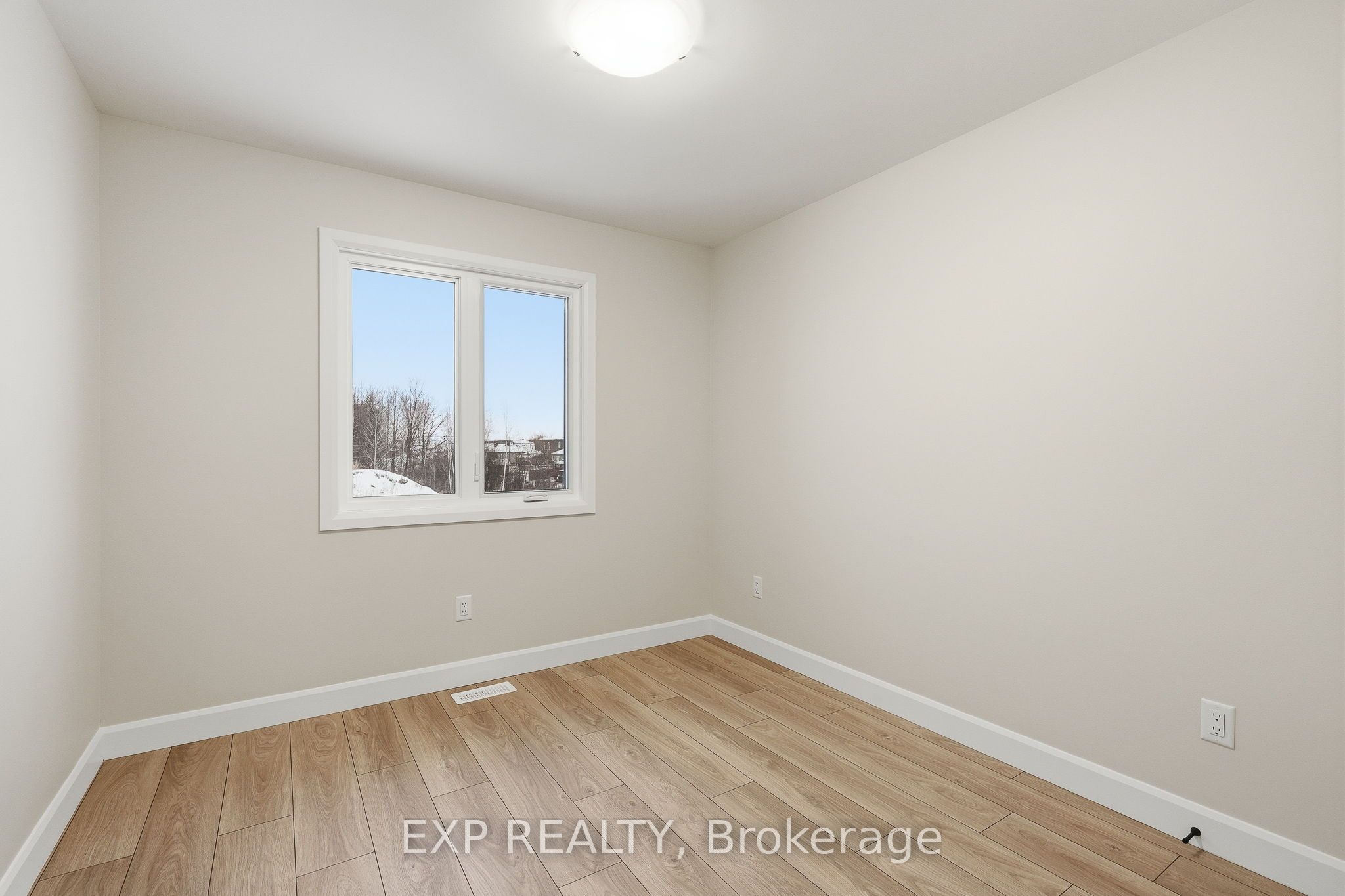 247 Sumac Crescent Street Property Photo 9