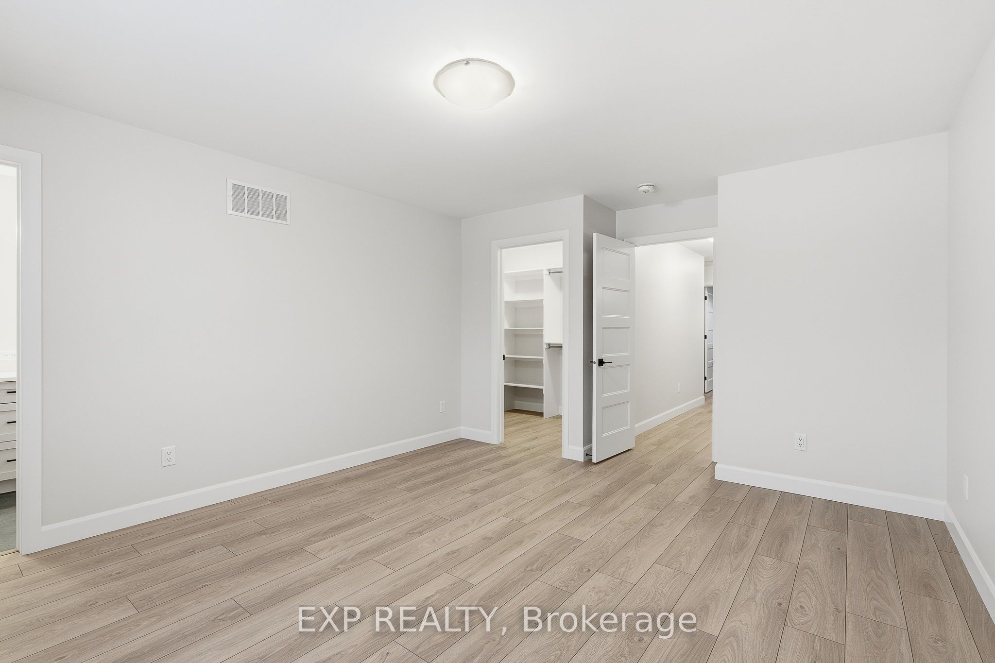 247 Sumac Crescent Street Property Photo 14