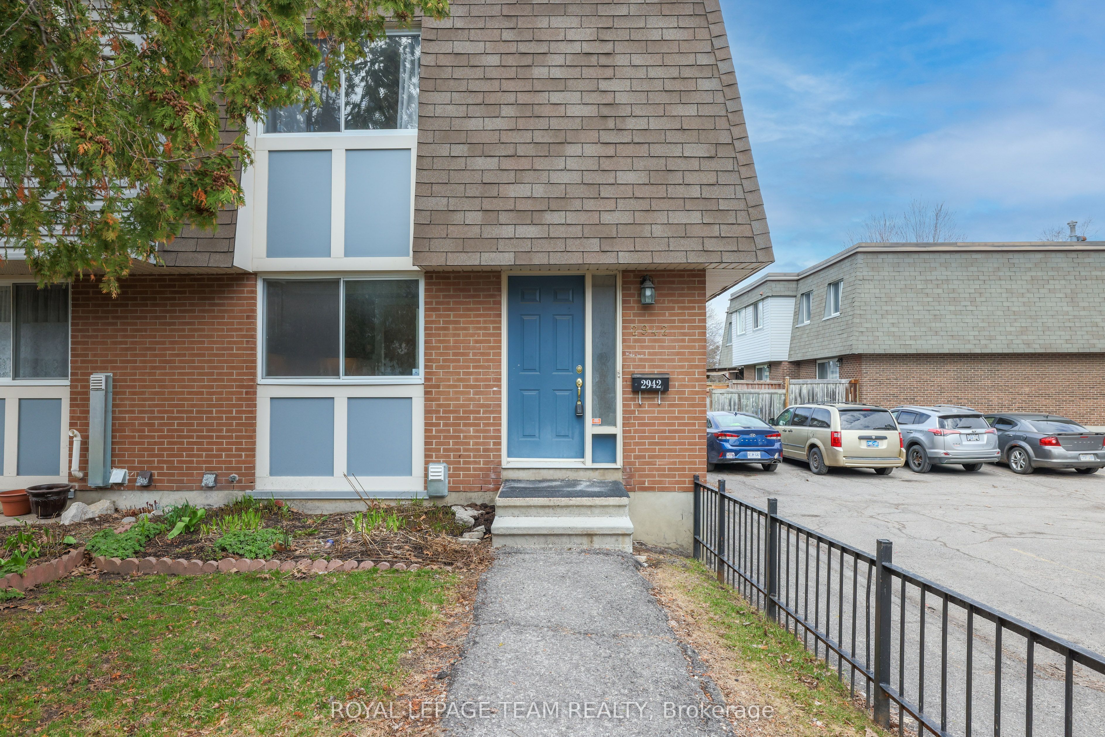 2942 Fairlea Crescent Property Photo 1