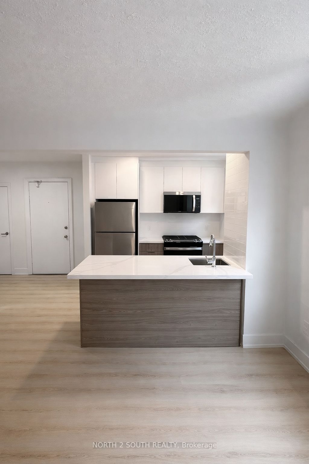 1024 King Street E 3 Property Photo 1