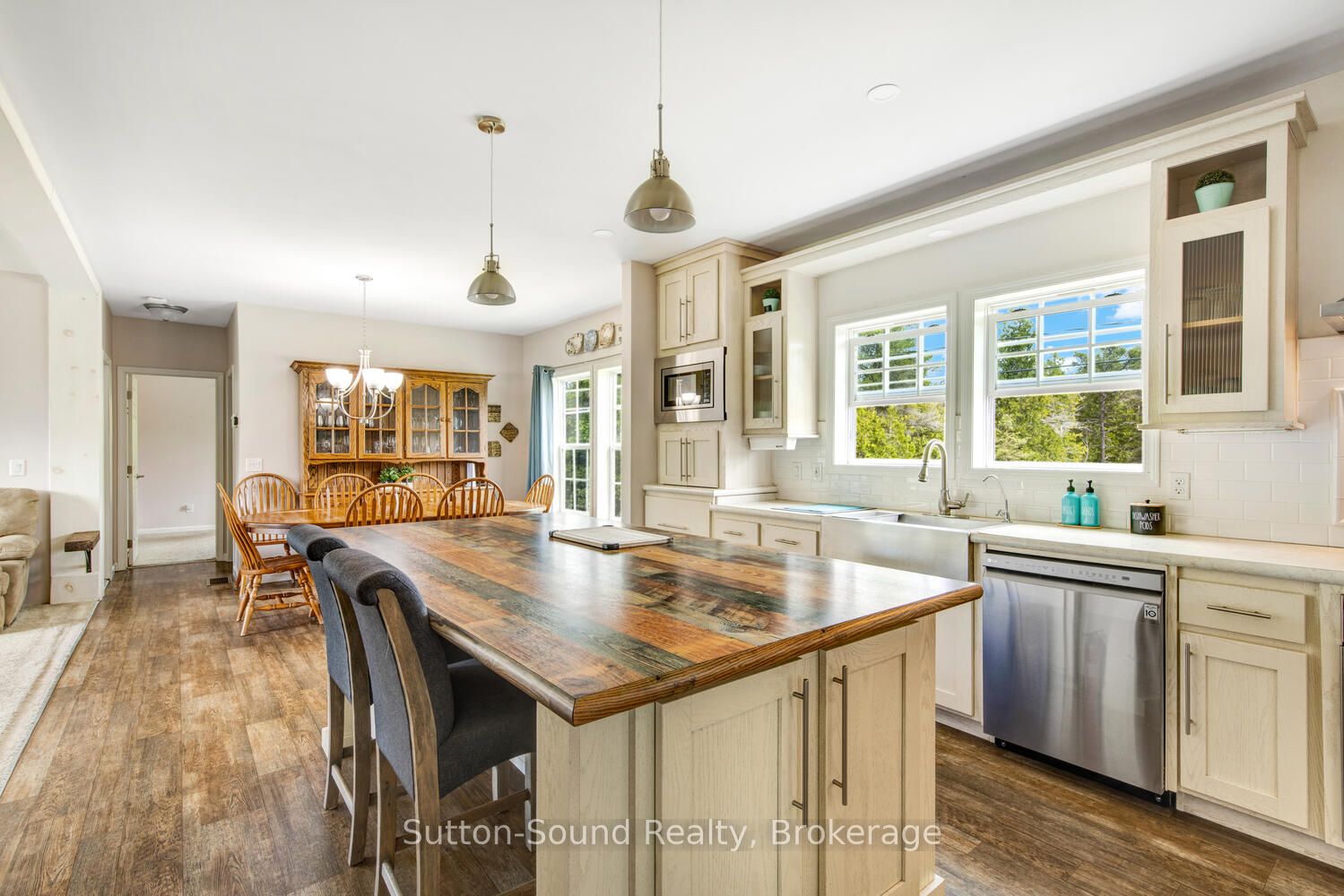 682 Dorcas Bay Road Property Photo 8