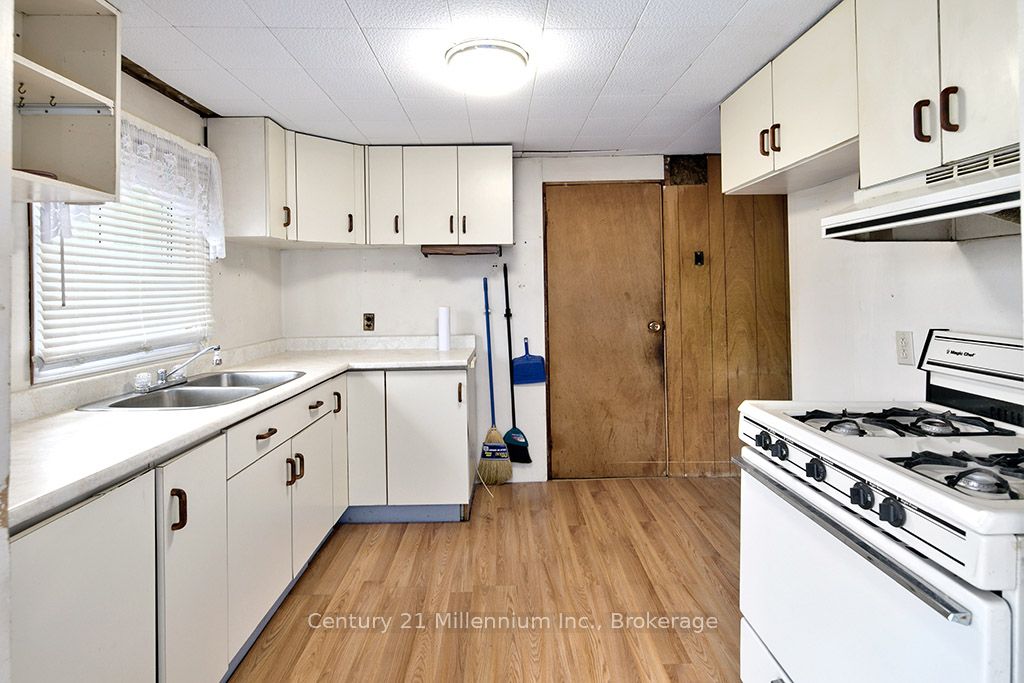 417047 Tenth Line Property Photo 4