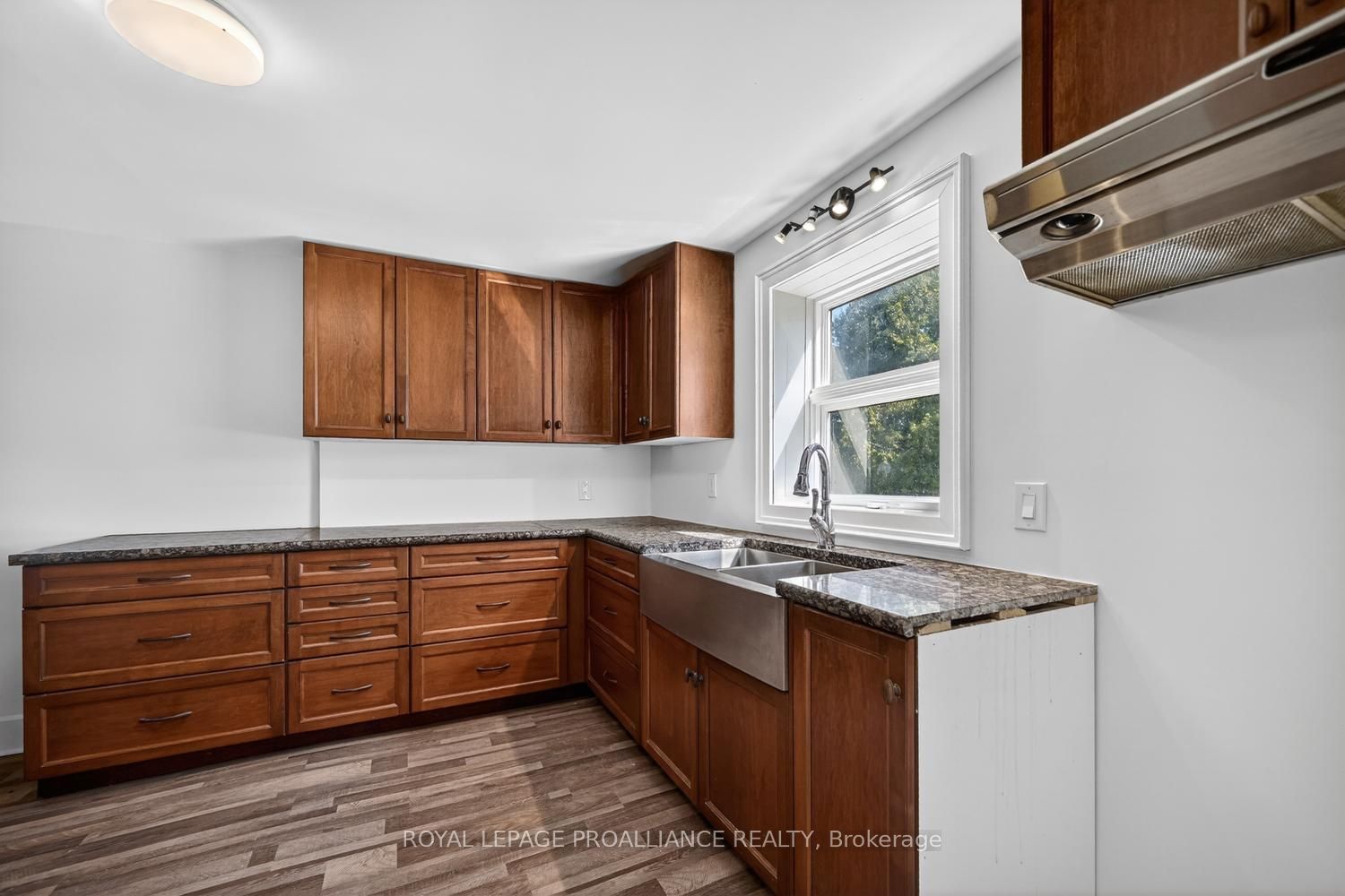 13 King Street Property Photo 10
