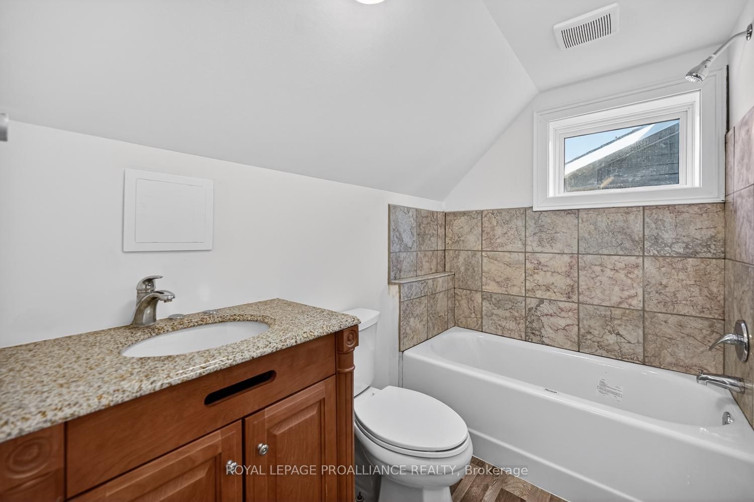 13 King Street Property Photo 19