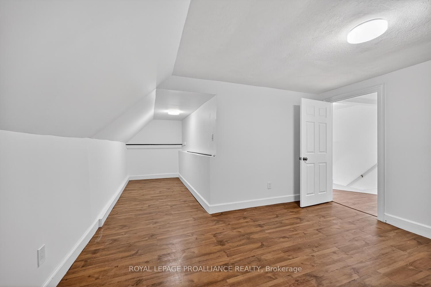 13 King Street Property Photo 23